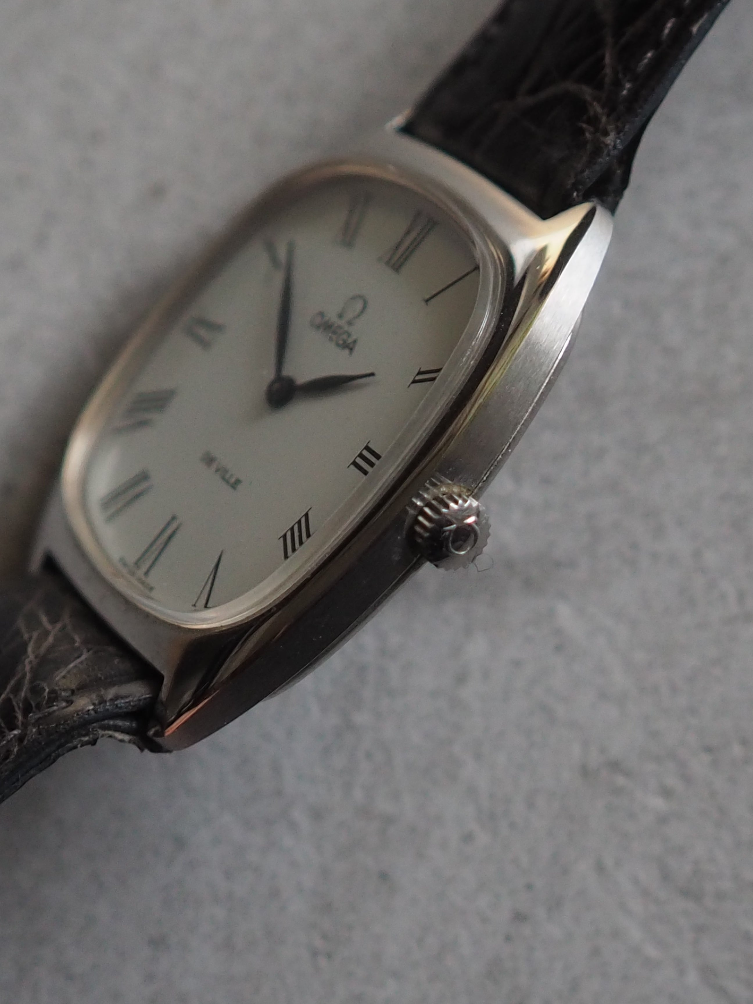 OMEGA DE VILLE Roman watch