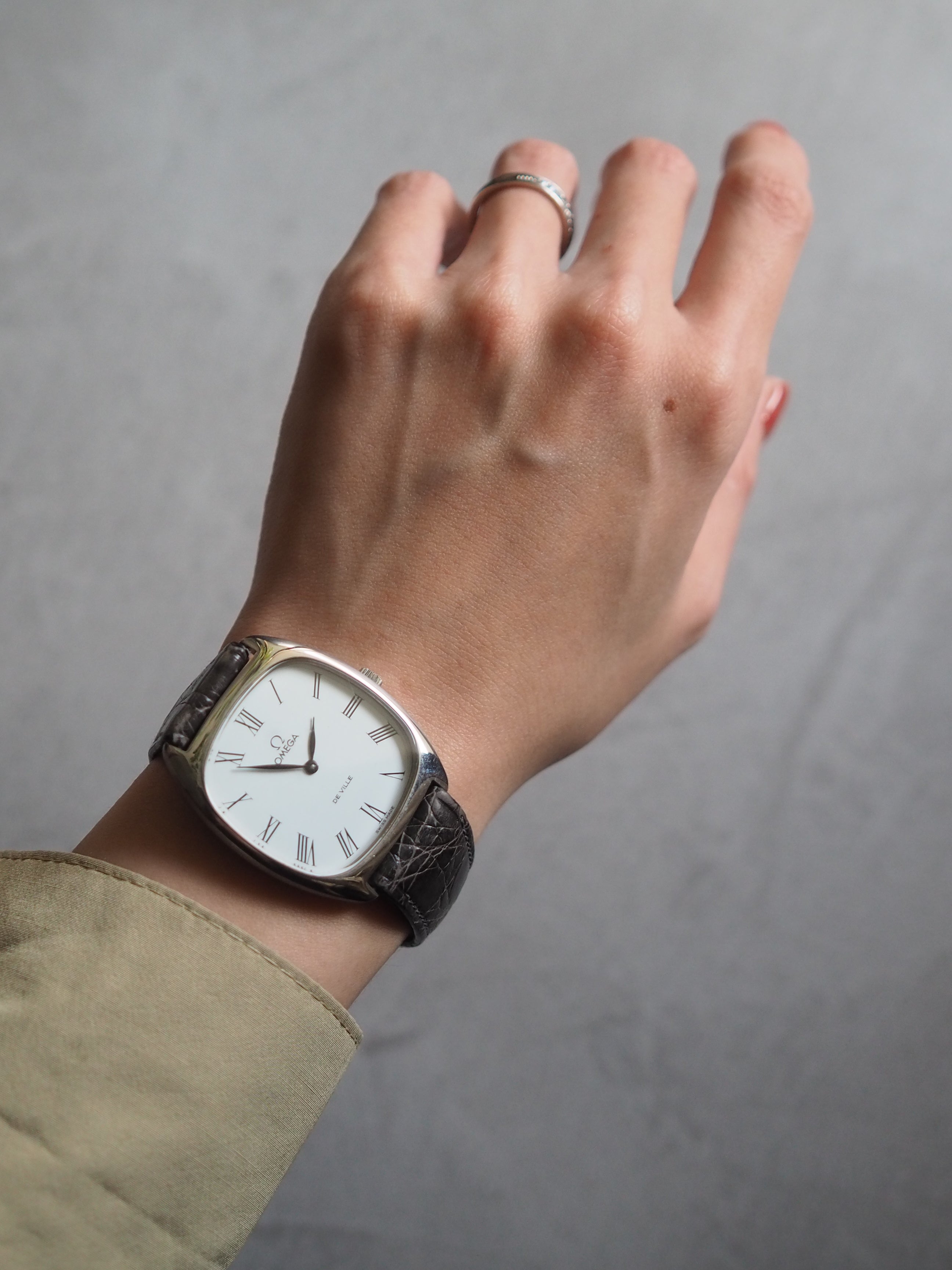 OMEGA DE VILLE Roman watch