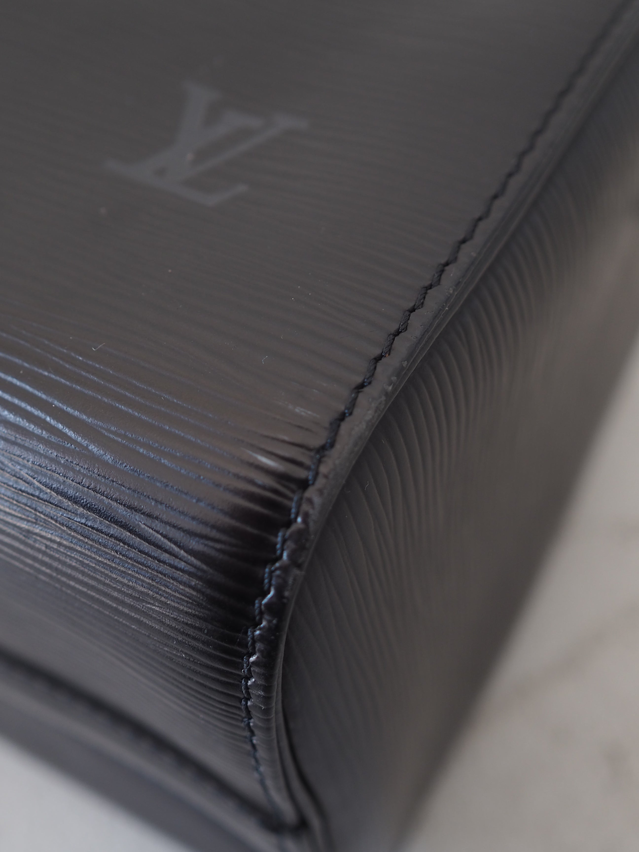 LOUIS VUITTON Speedy 25 Epi Boston Bag