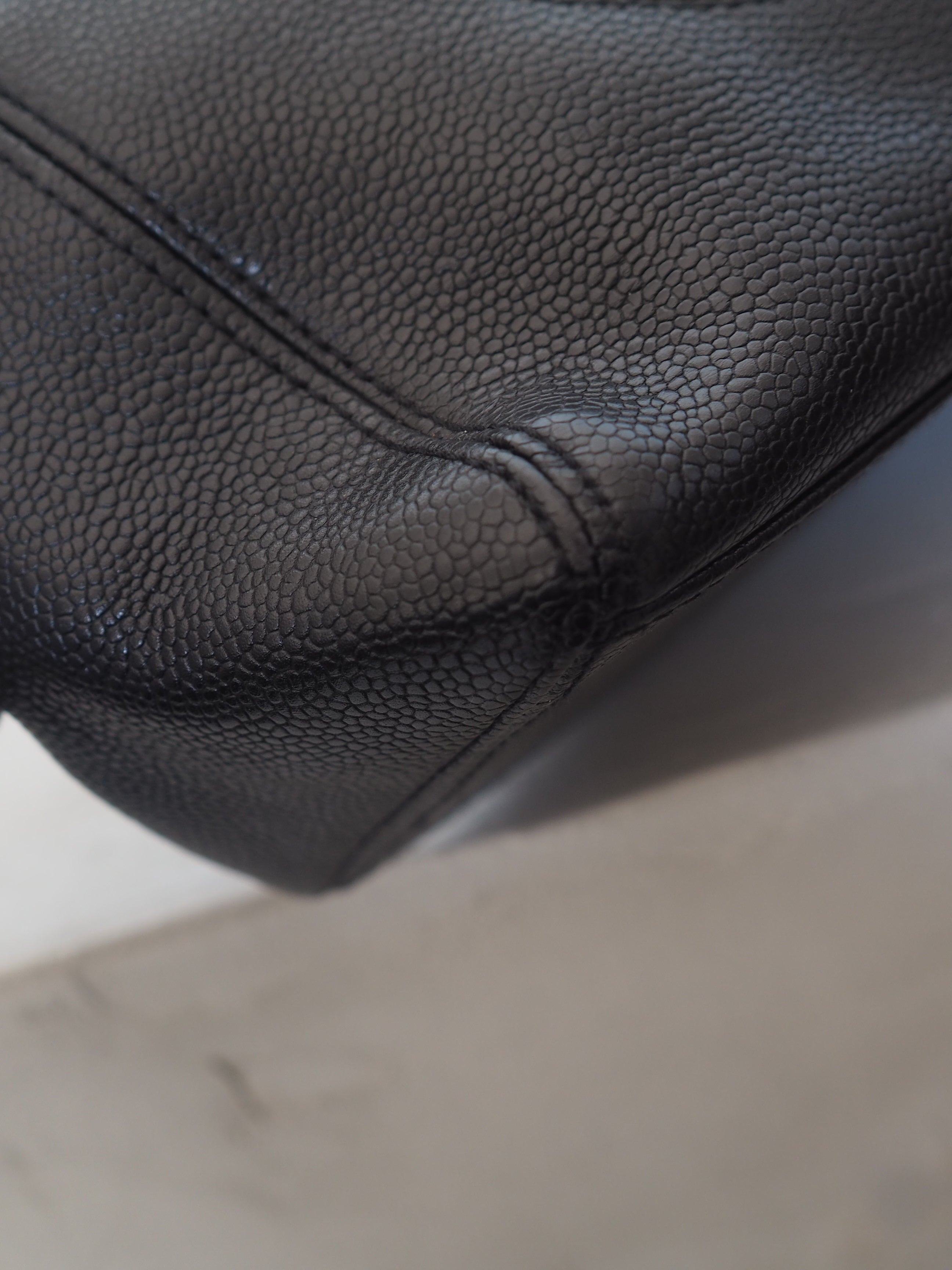 CHANEL COCO Caviar skin Tote bag