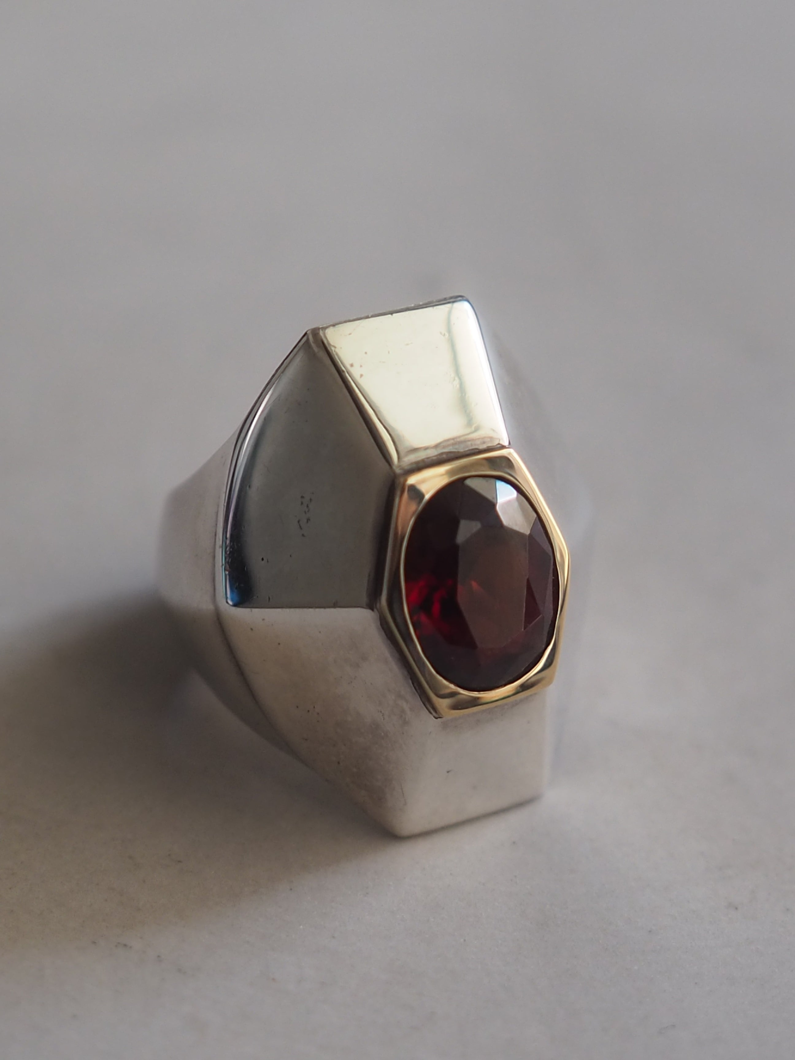 HERMÈS Garnet Sculptural Signet Ring