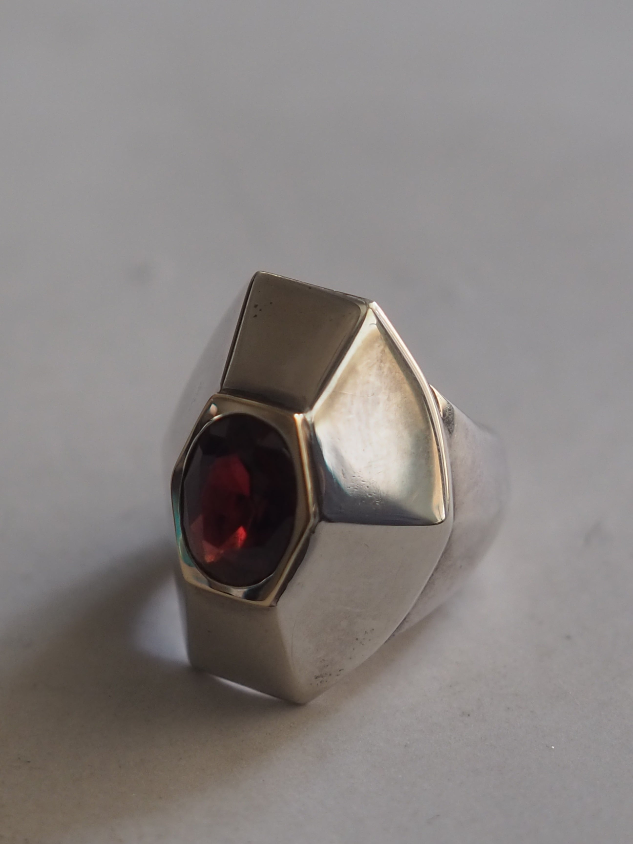 HERMÈS Garnet Sculptural Signet Ring