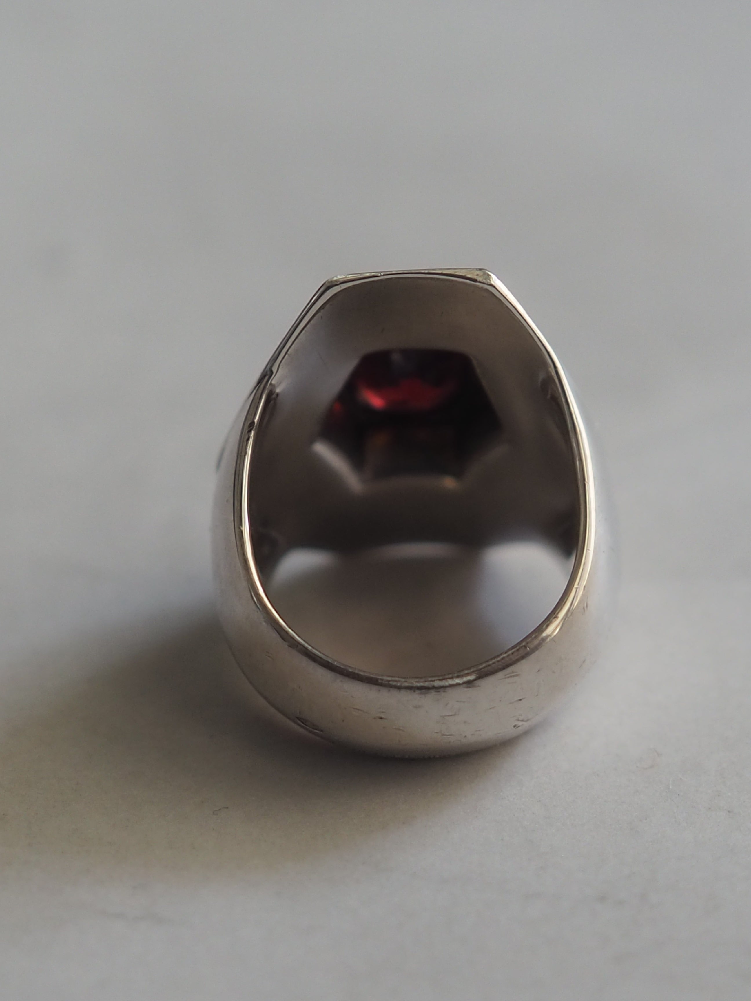HERMÈS Garnet Sculptural Signet Ring