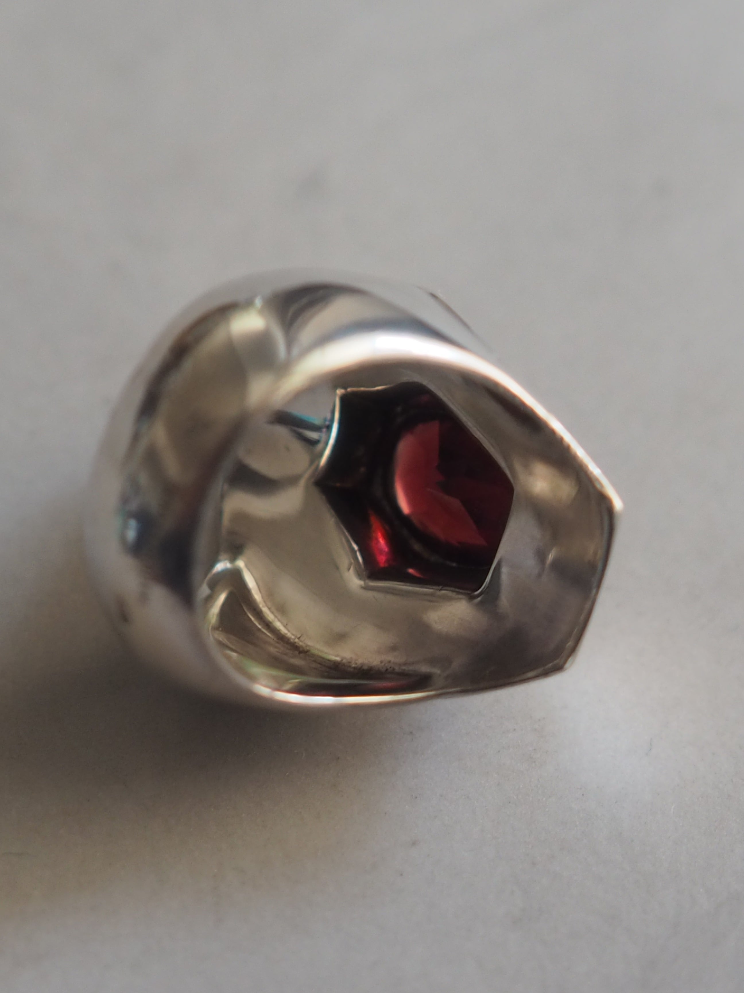 HERMÈS Garnet Sculptural Signet Ring