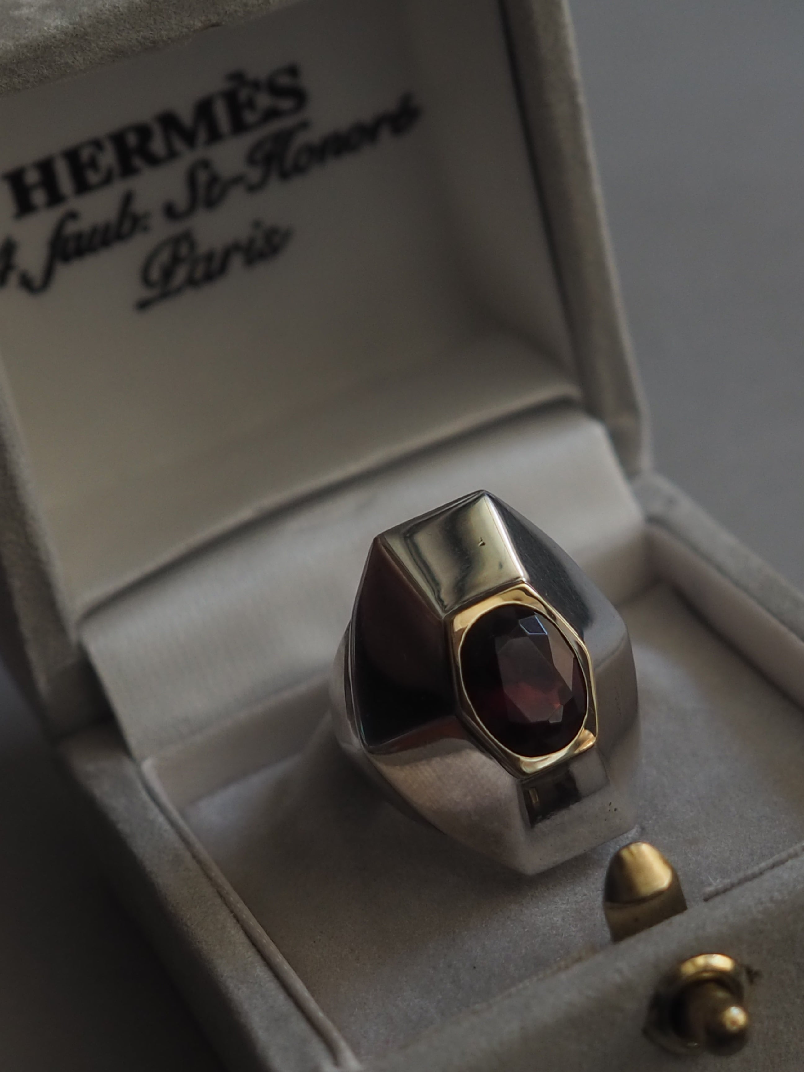HERMÈS Garnet Sculptural Signet Ring