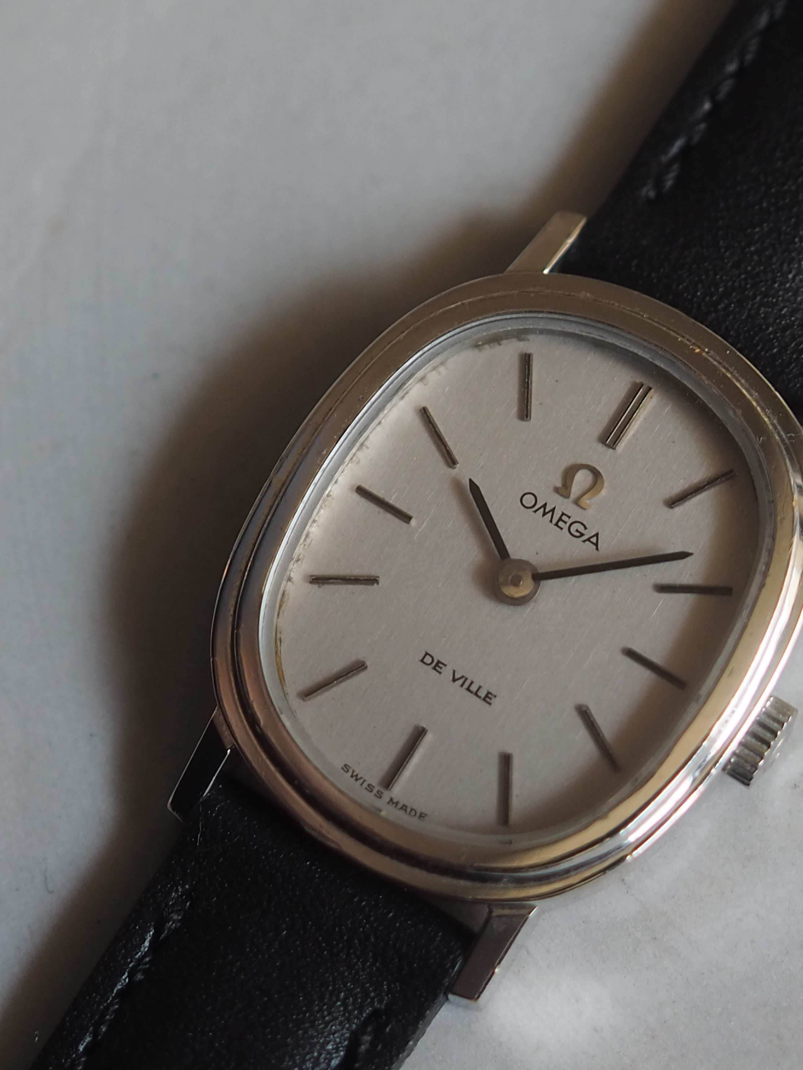 OMEGA DE VILLE Oval Watch