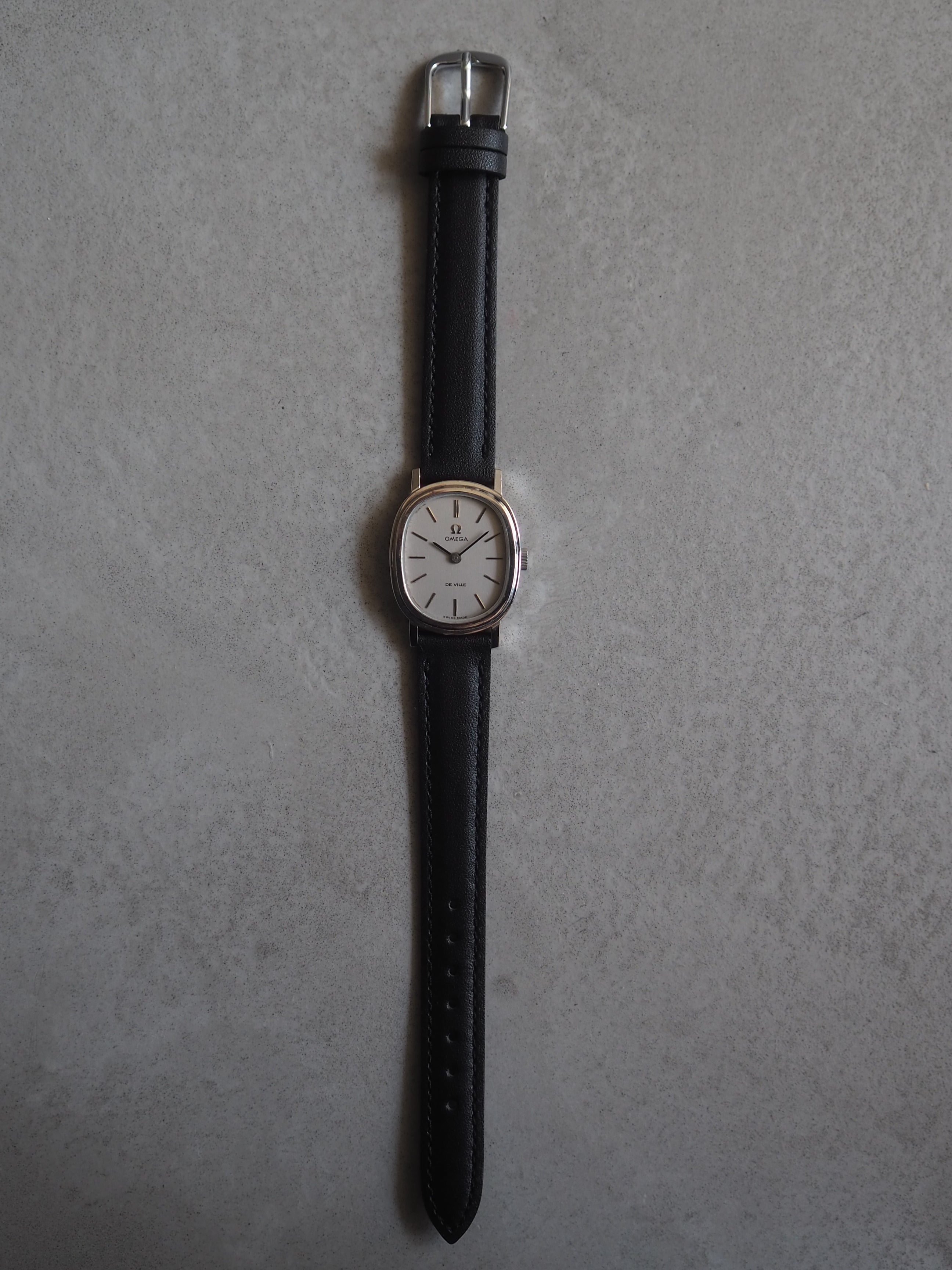 OMEGA DE VILLE Oval Watch