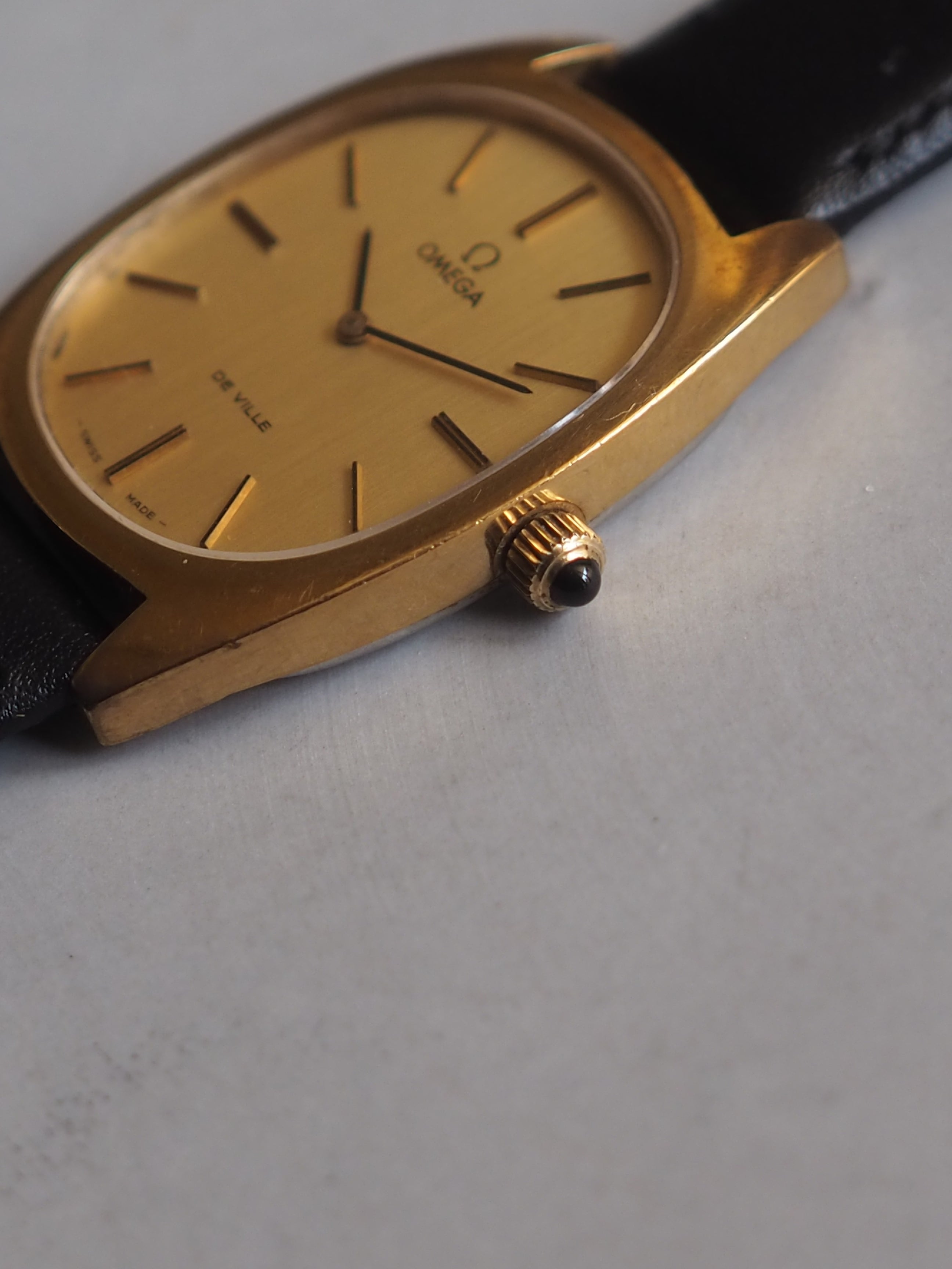 OMEGA De Ville Tonneau Watch