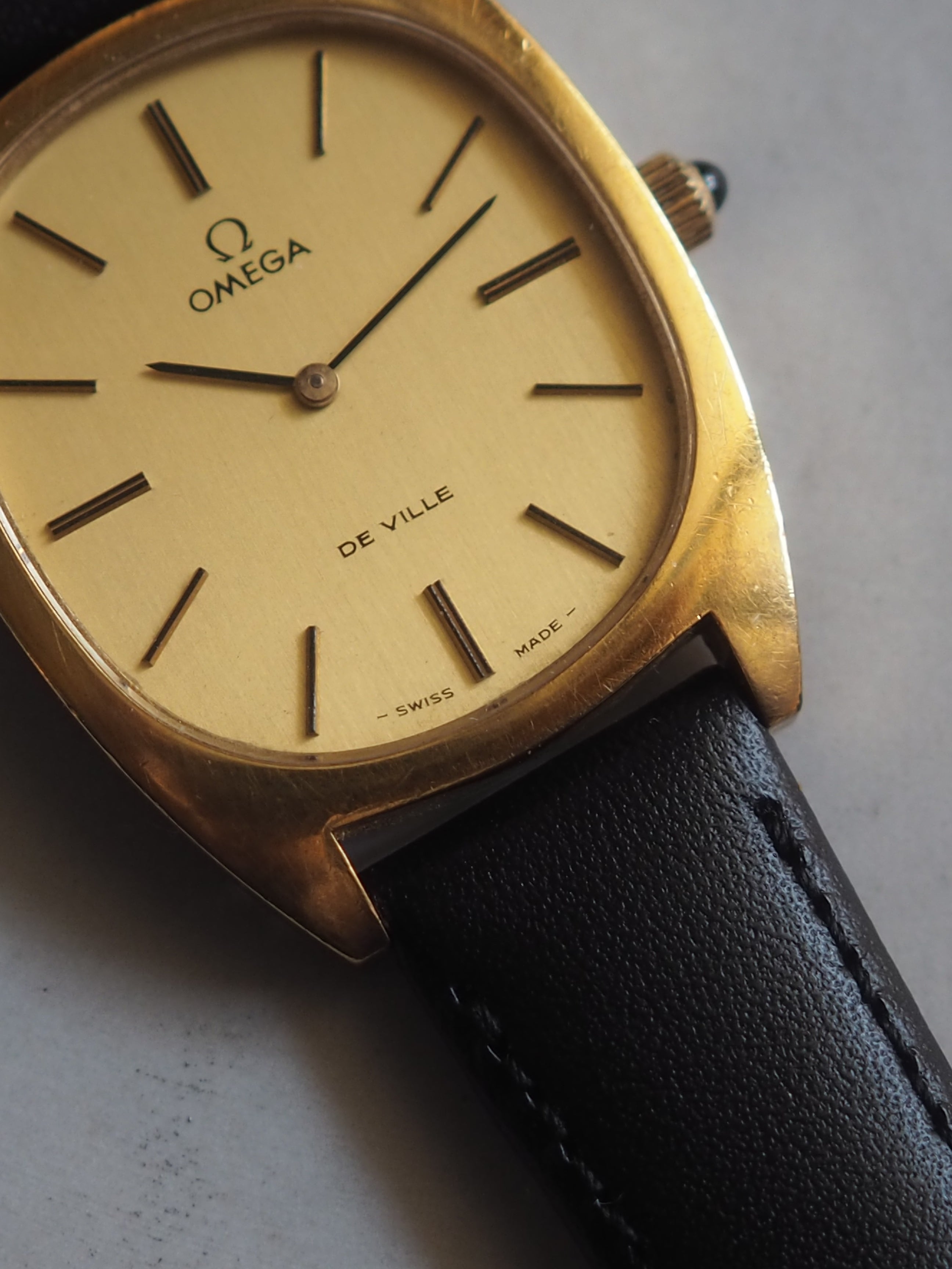 OMEGA De Ville Tonneau Watch