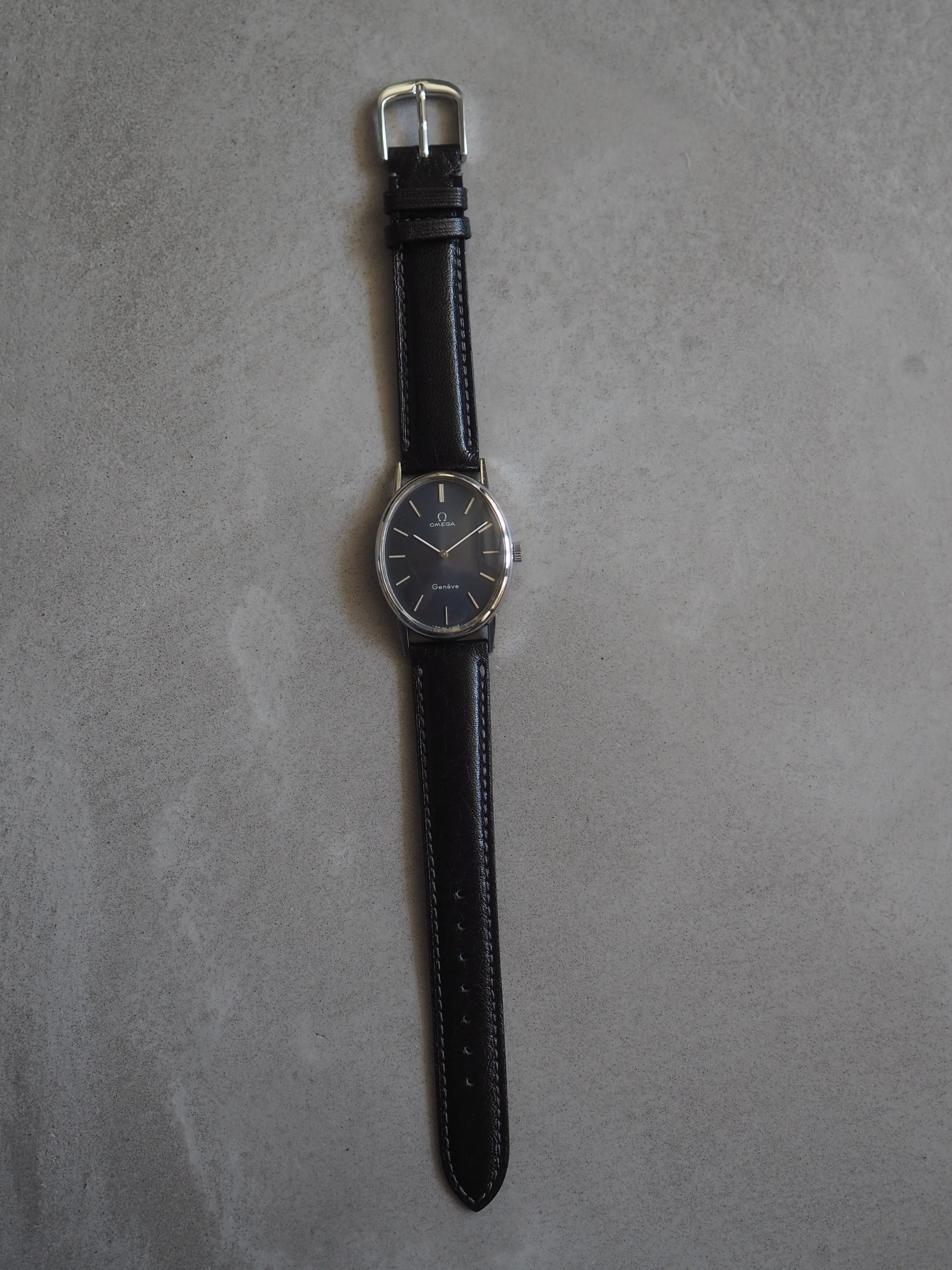 OMEGA Genève Oval Watch