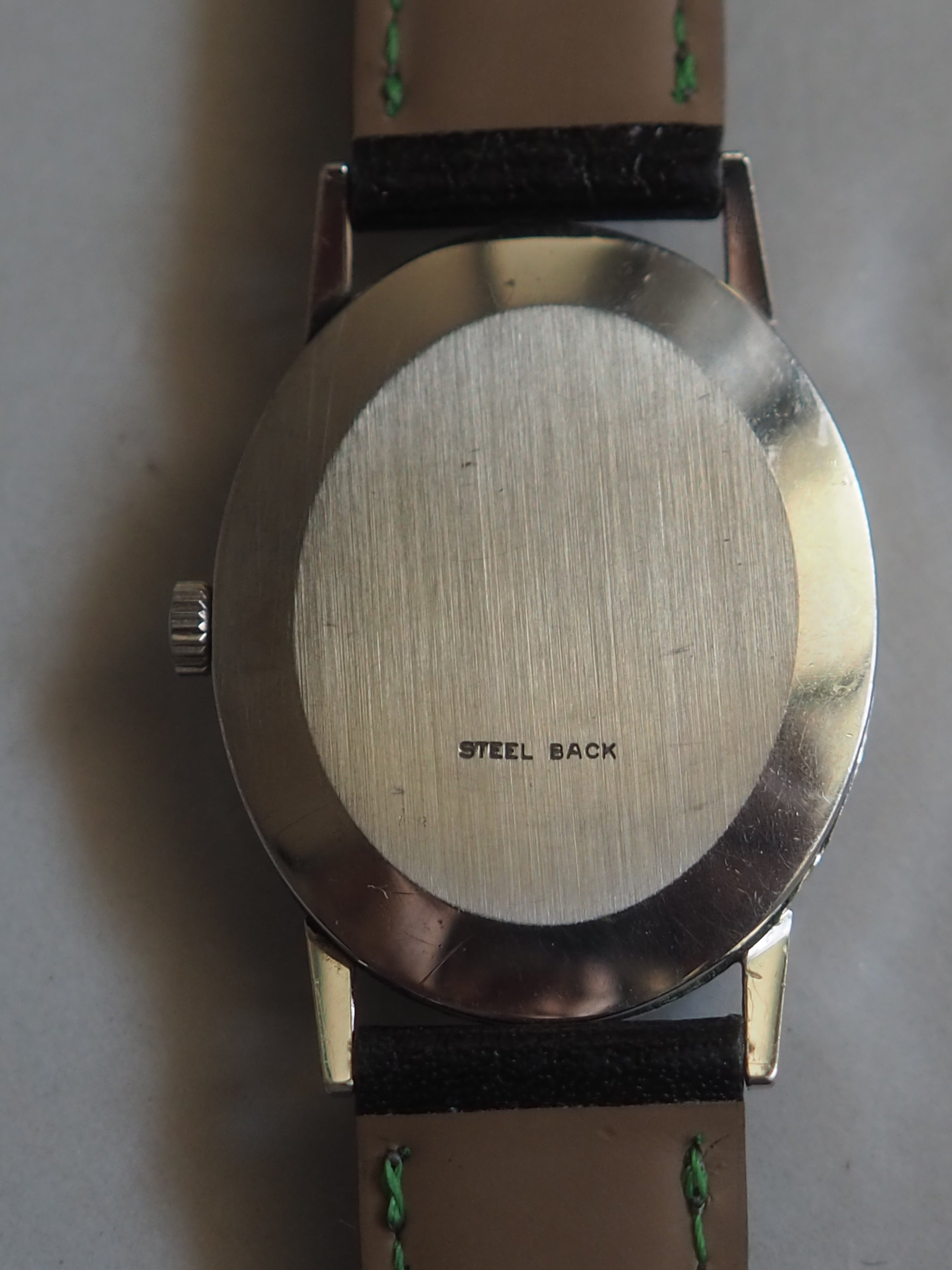 OMEGA Genève Oval Watch