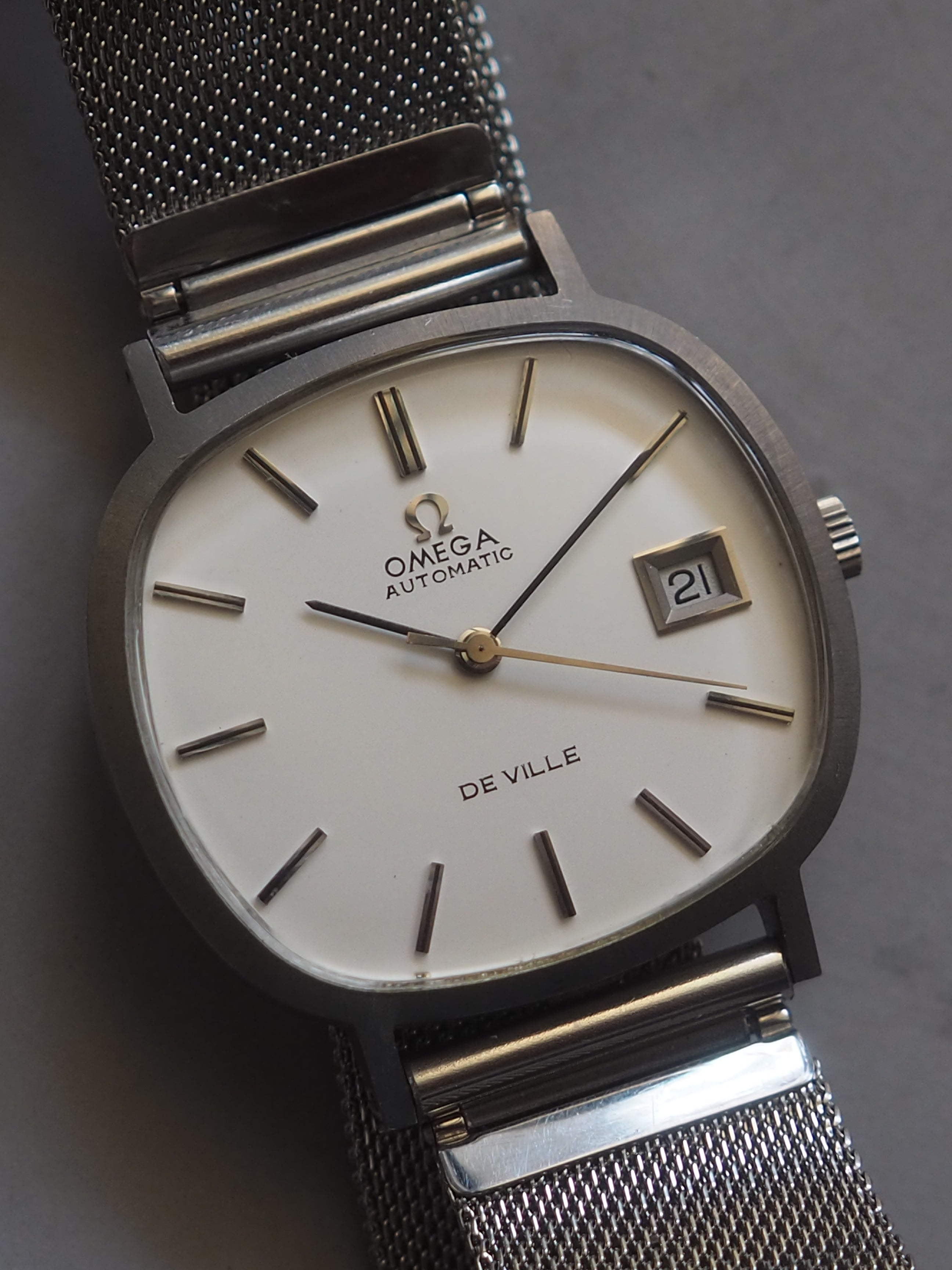 OMEGA DE VILLE Horizontal Oval Watch