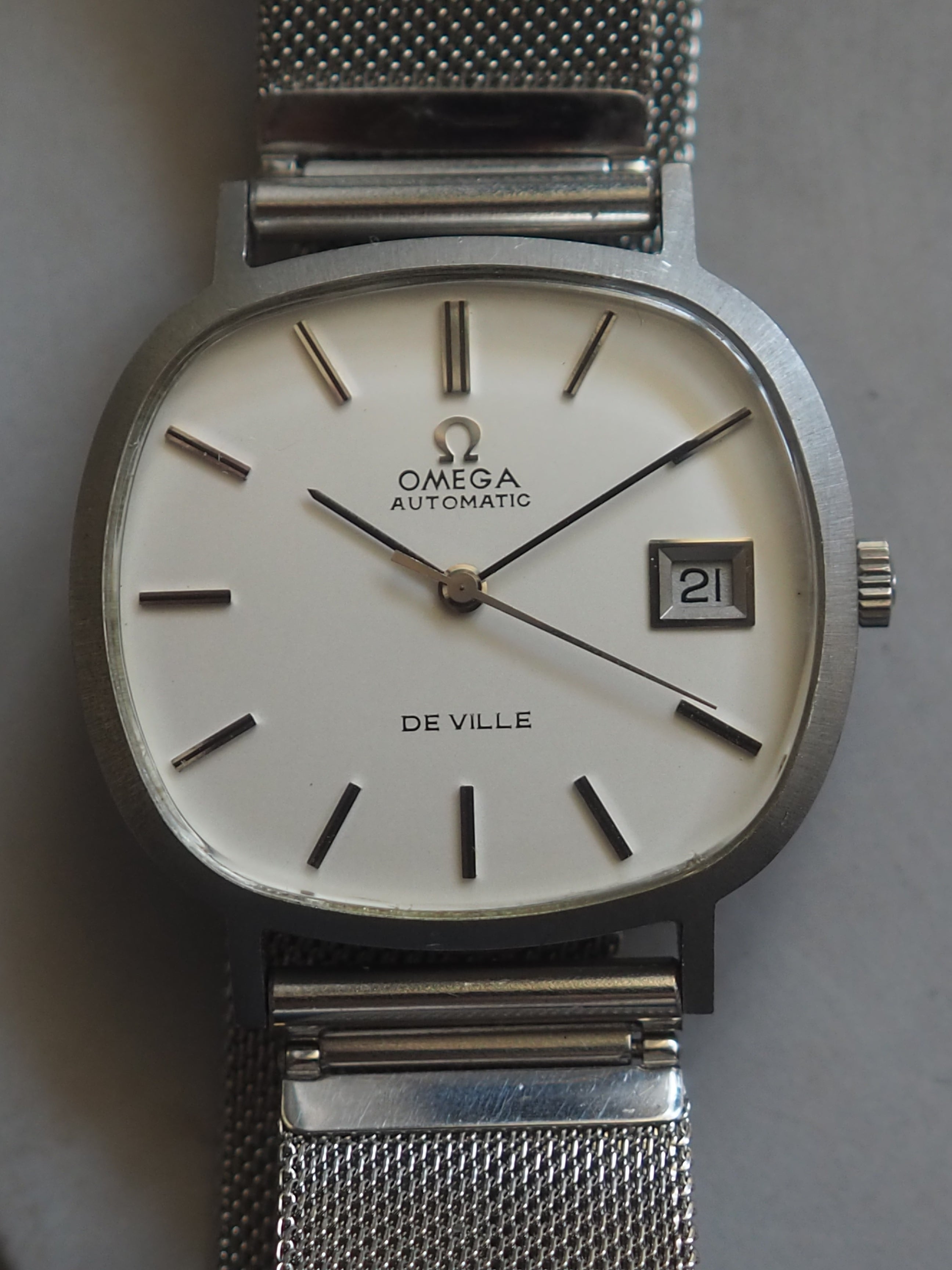 OMEGA DE VILLE Horizontal Oval Watch