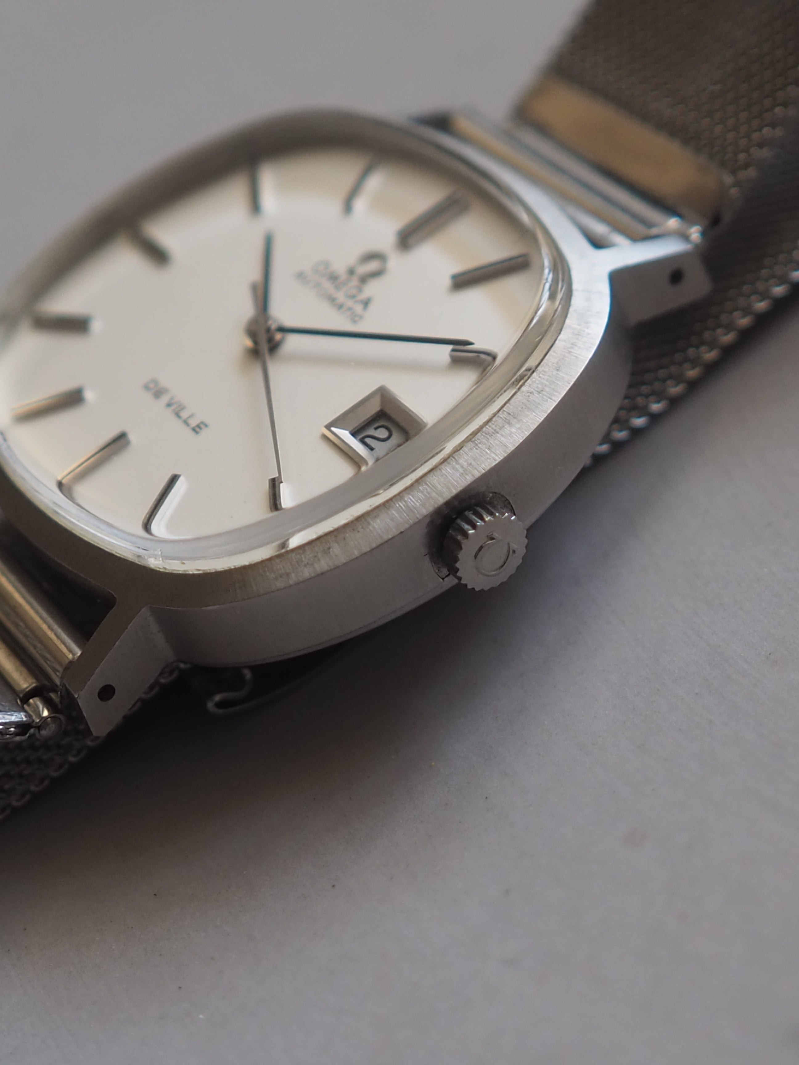 OMEGA DE VILLE Horizontal Oval Watch