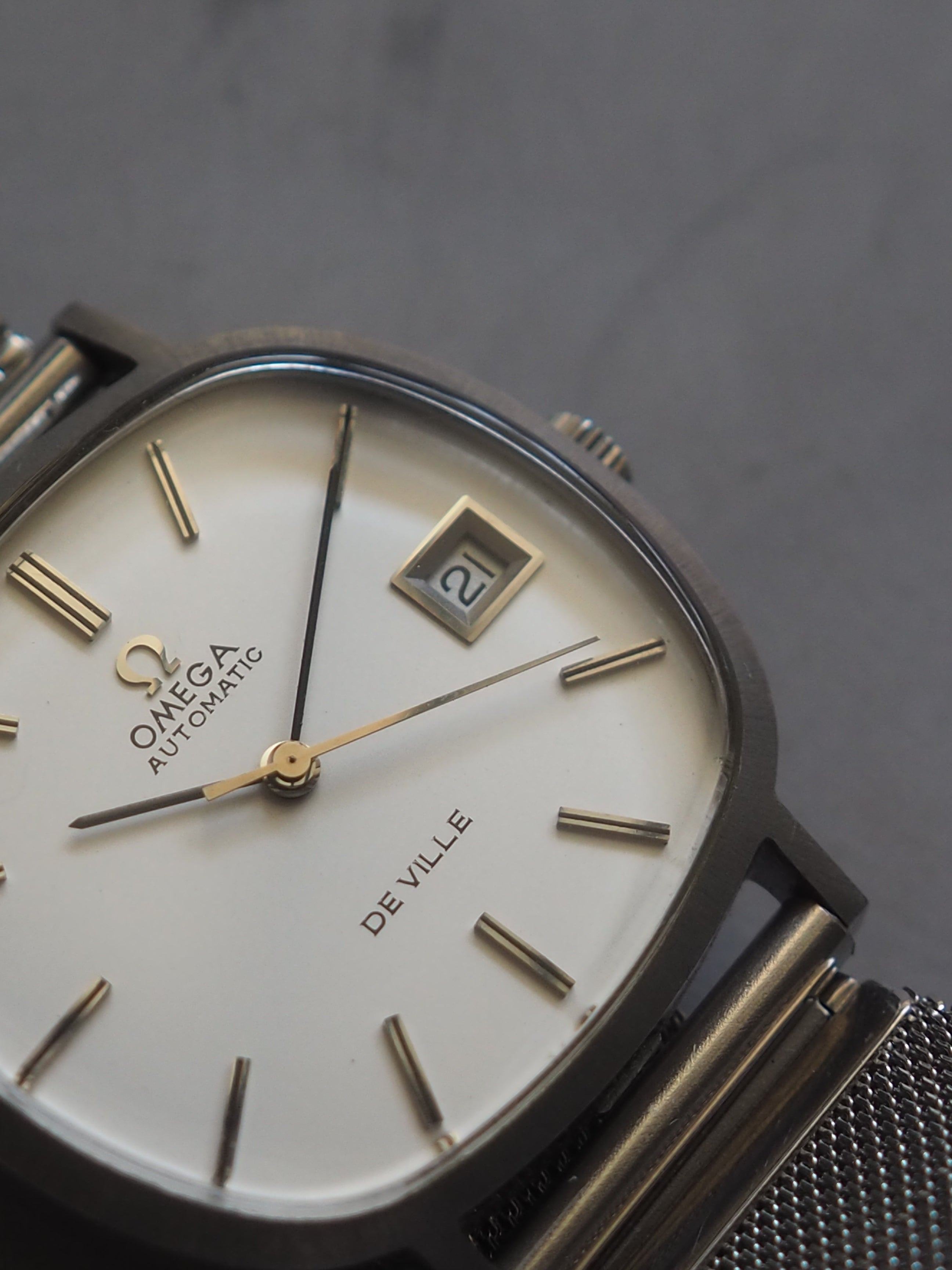 OMEGA DE VILLE Horizontal Oval Watch