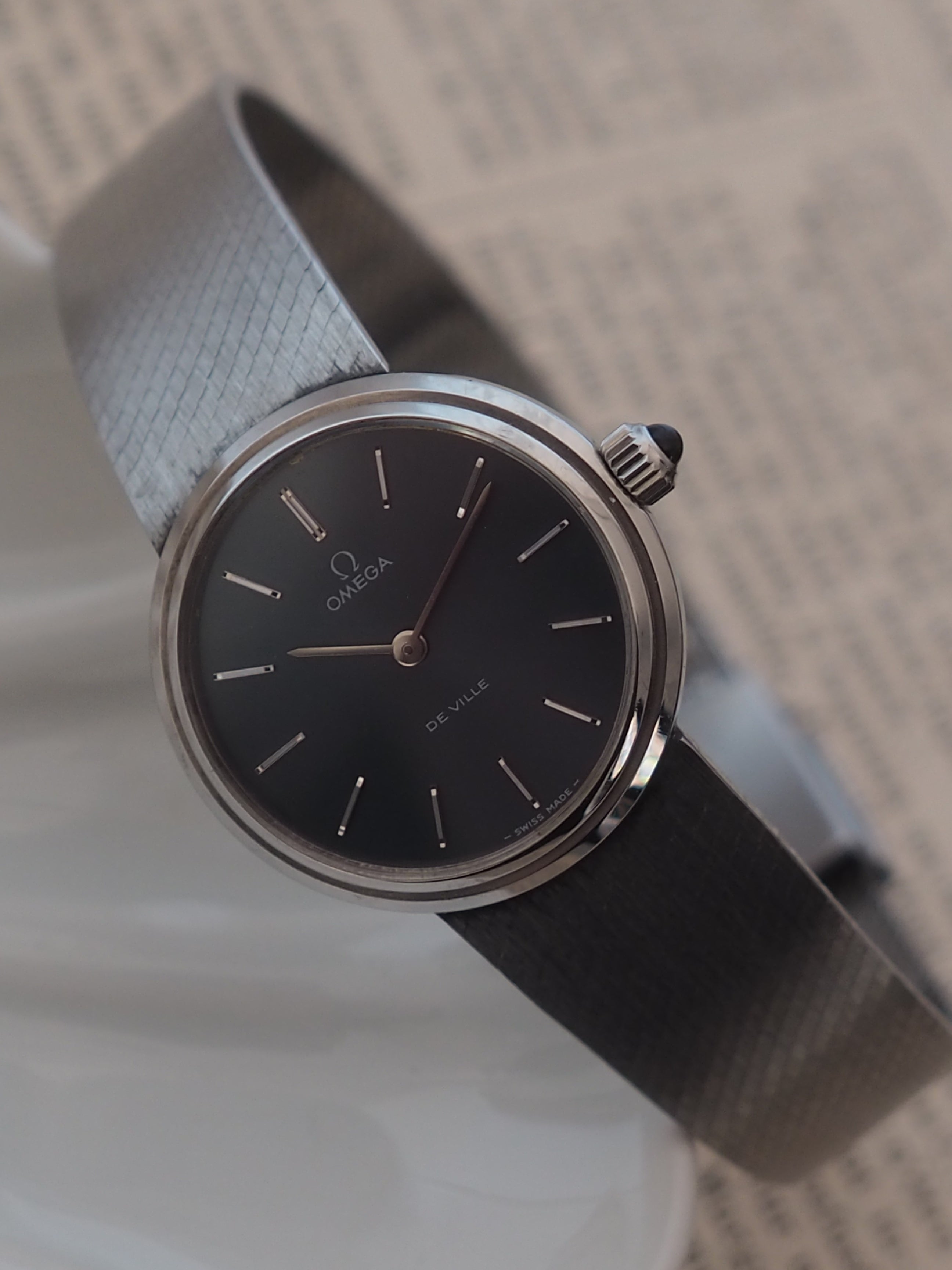 OMEGA DE VILLE Round Watch