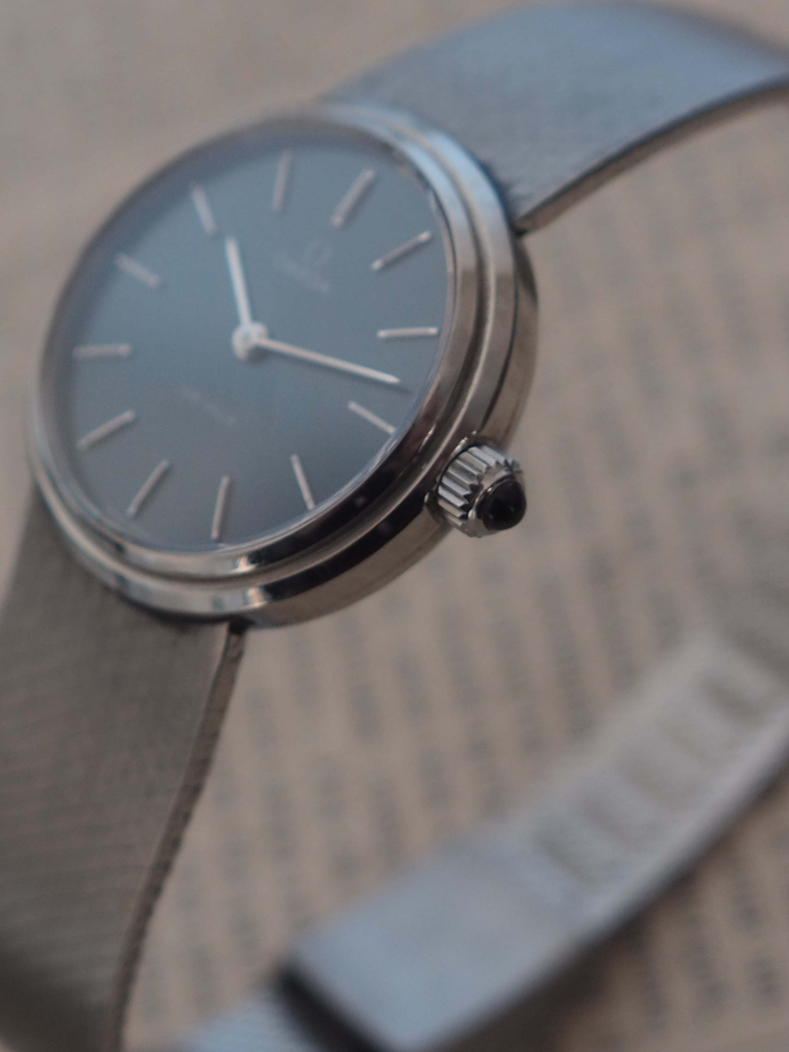OMEGA DE VILLE Round Watch