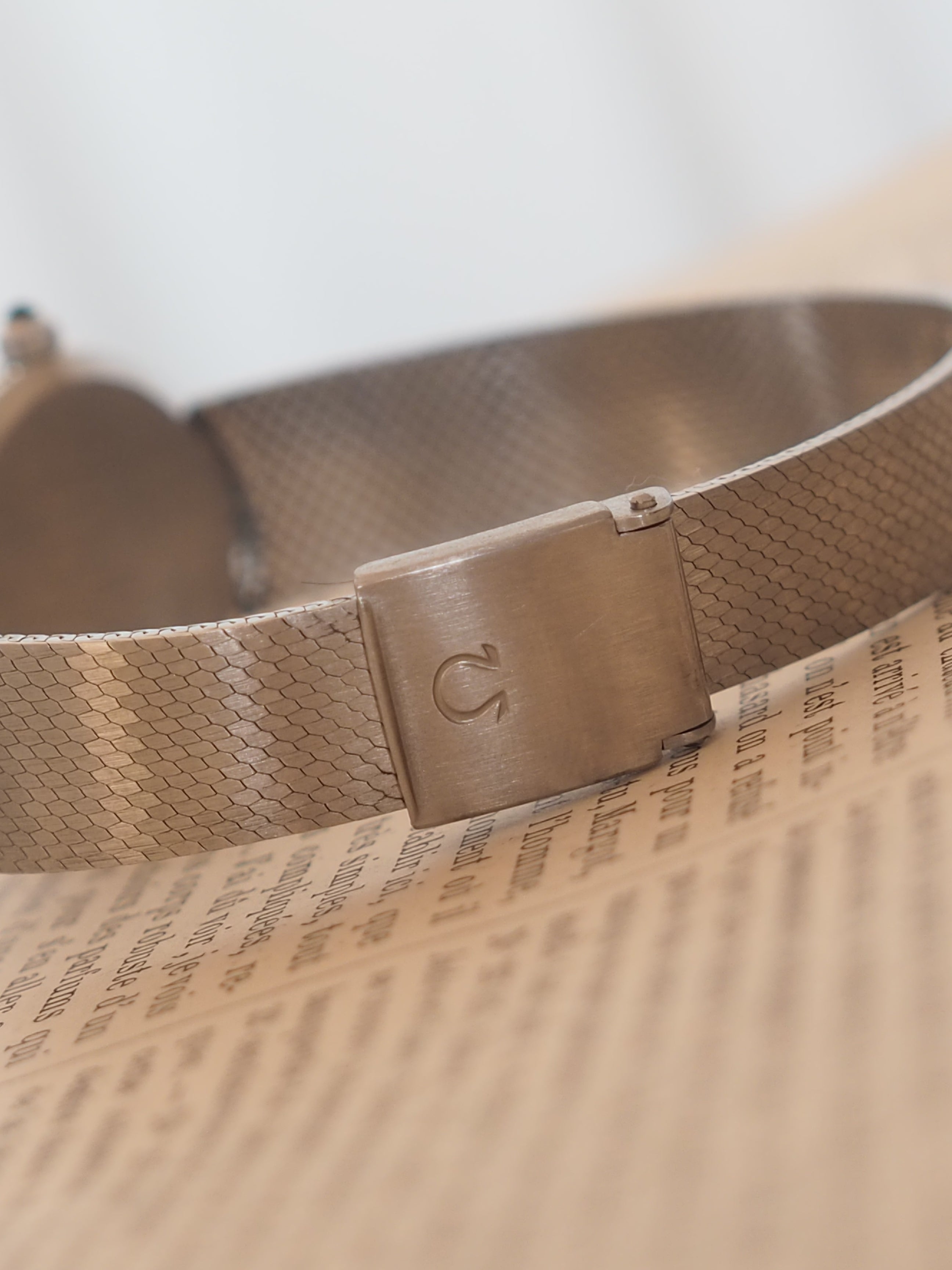 OMEGA DE VILLE Round Watch