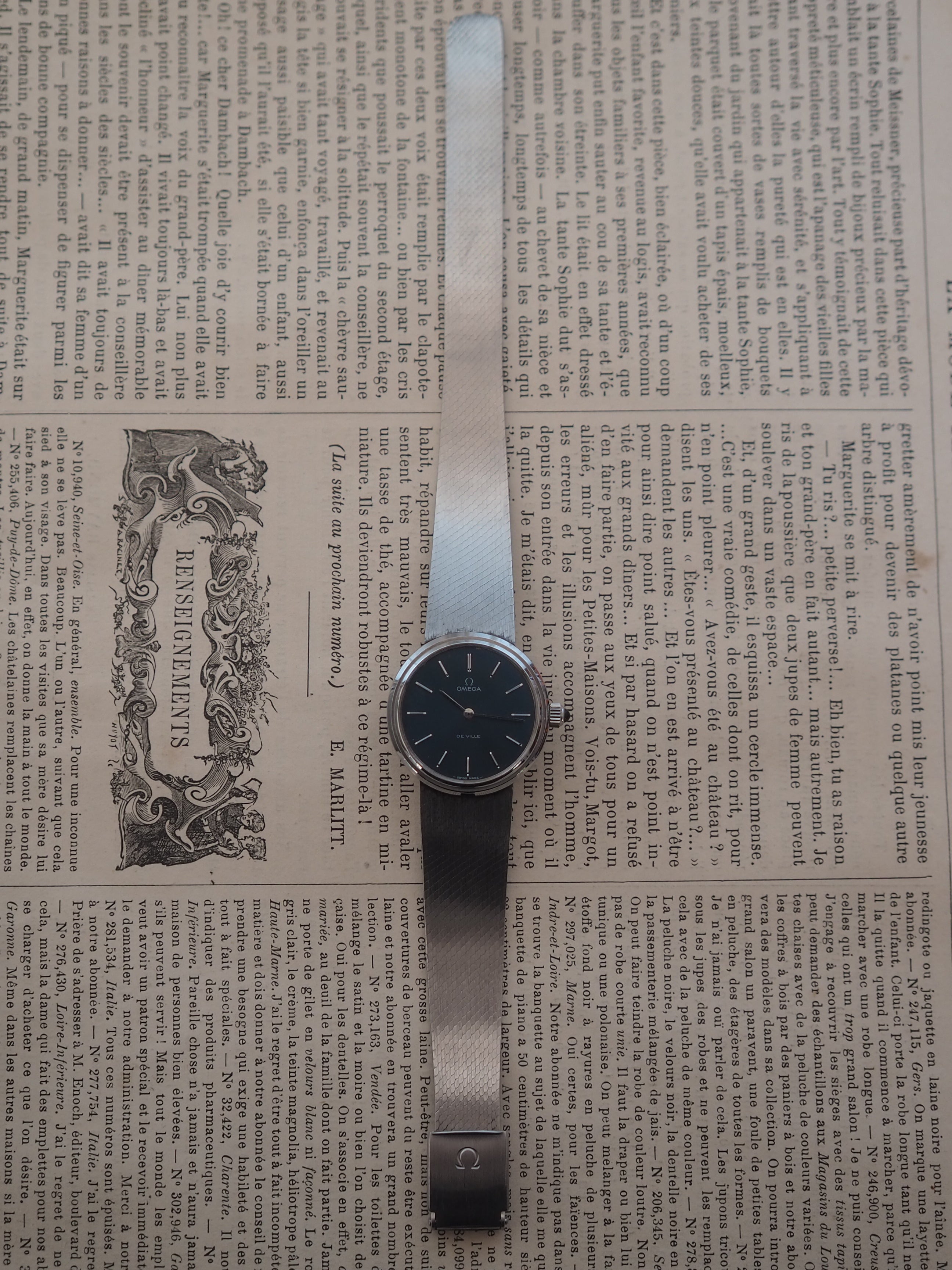 OMEGA DE VILLE Round Watch