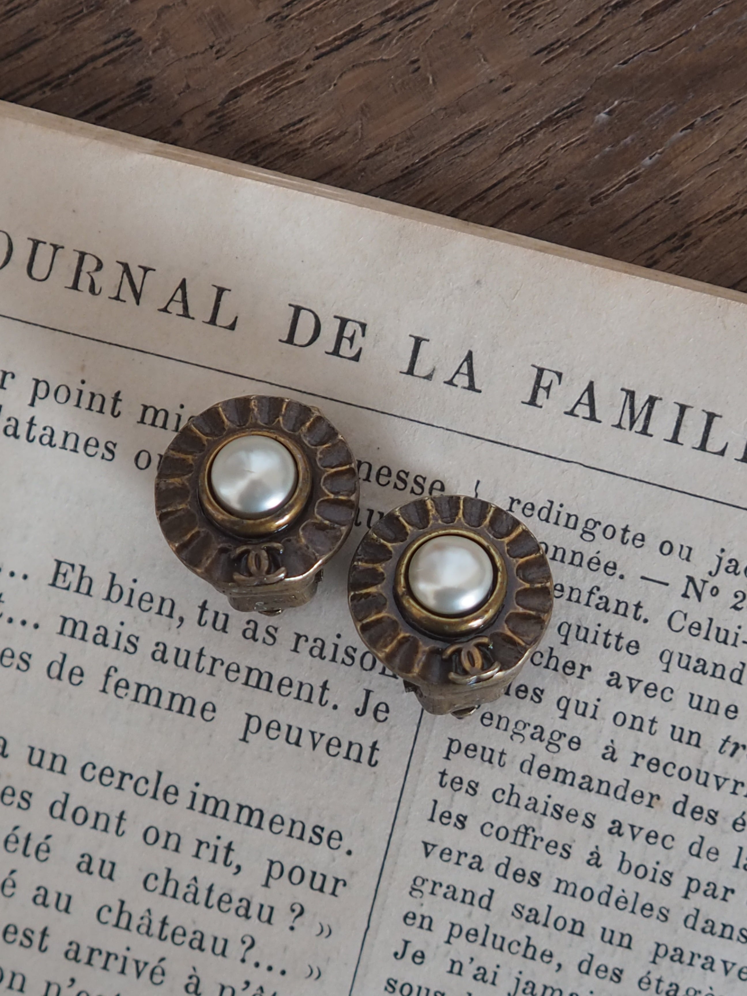 CHANEL COCO Pearl Earrings
