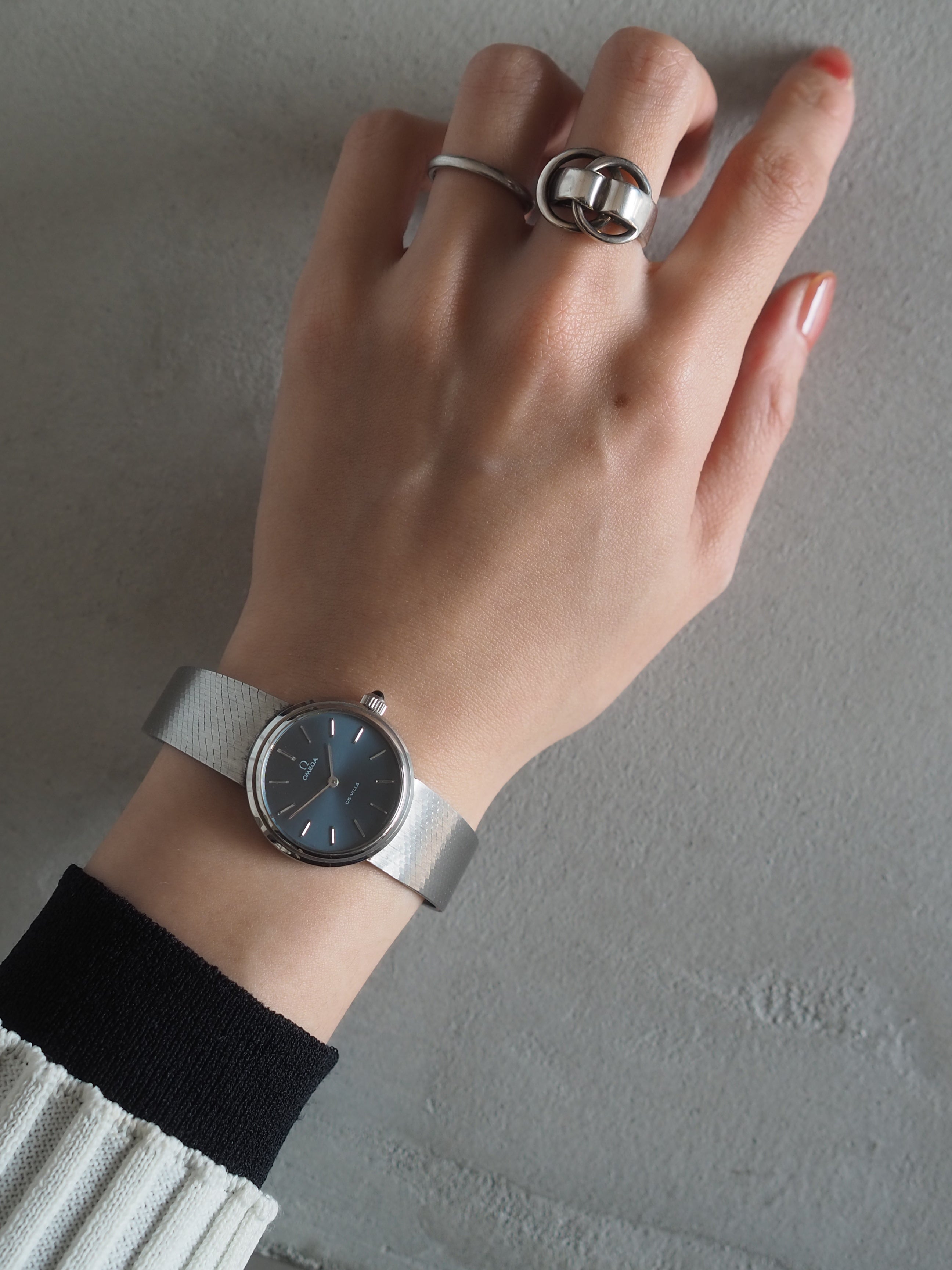 OMEGA DE VILLE Round Watch