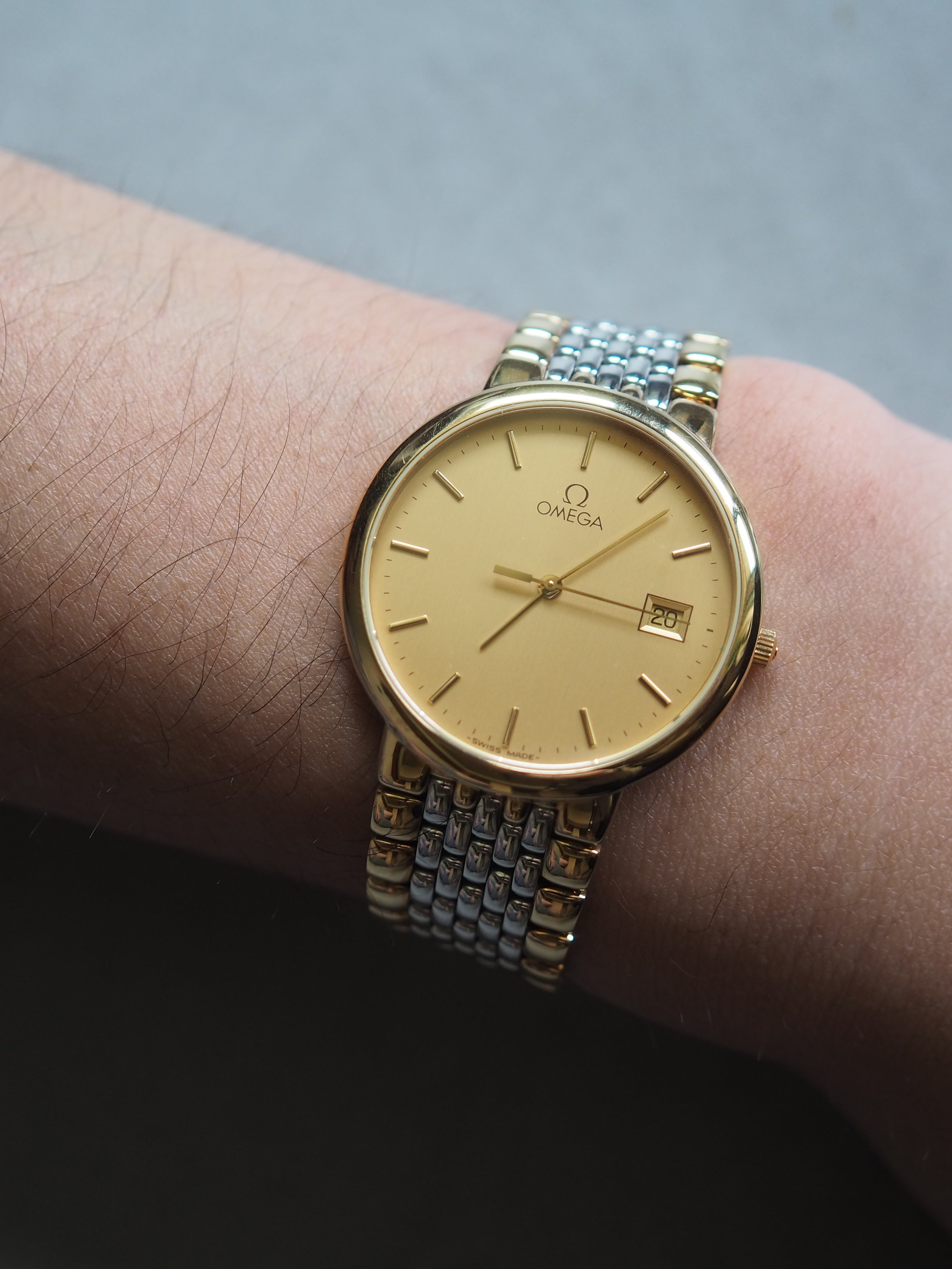 OMEGA DE VILLE Round Watch