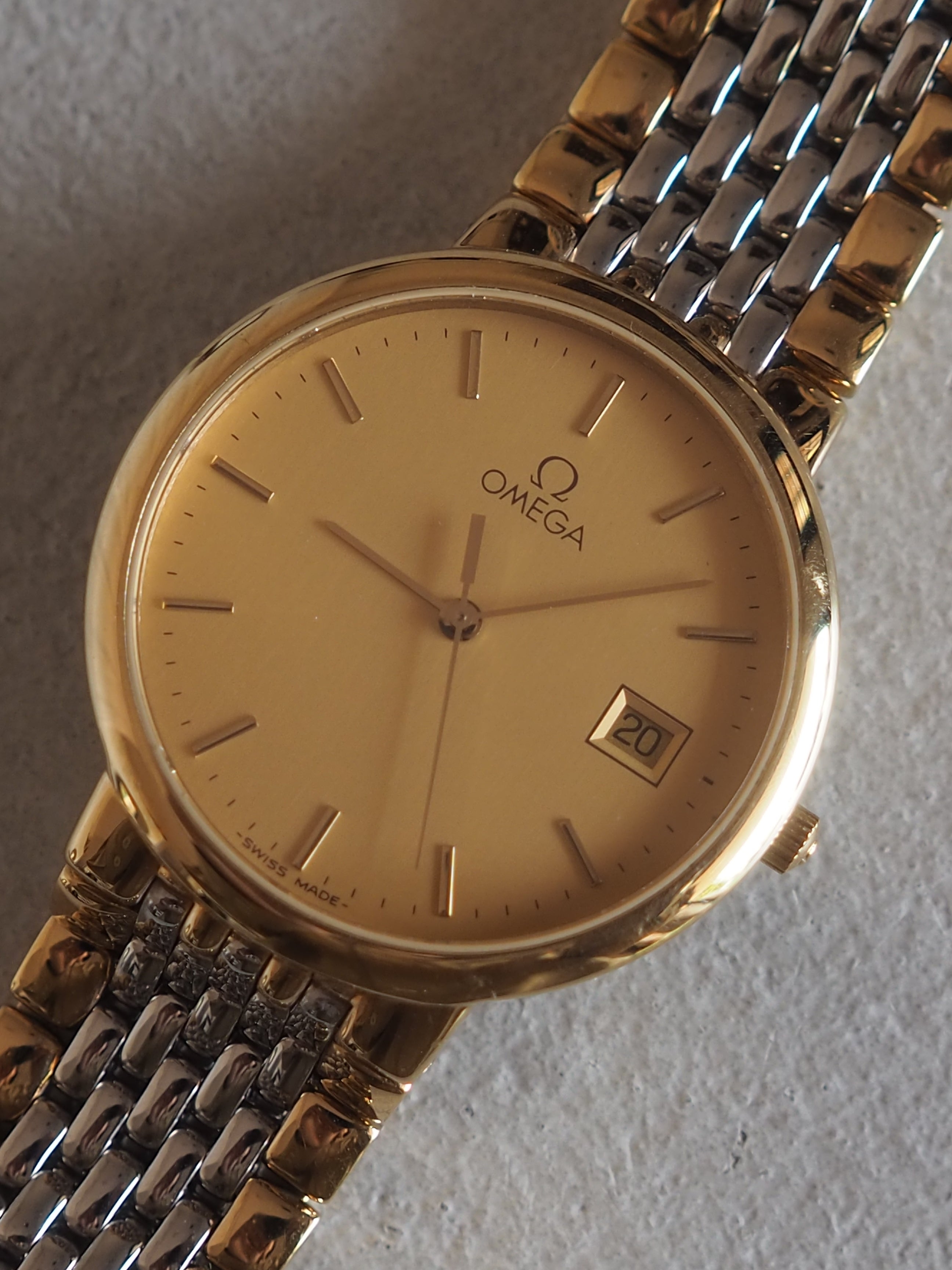 OMEGA DE VILLE Round Watch
