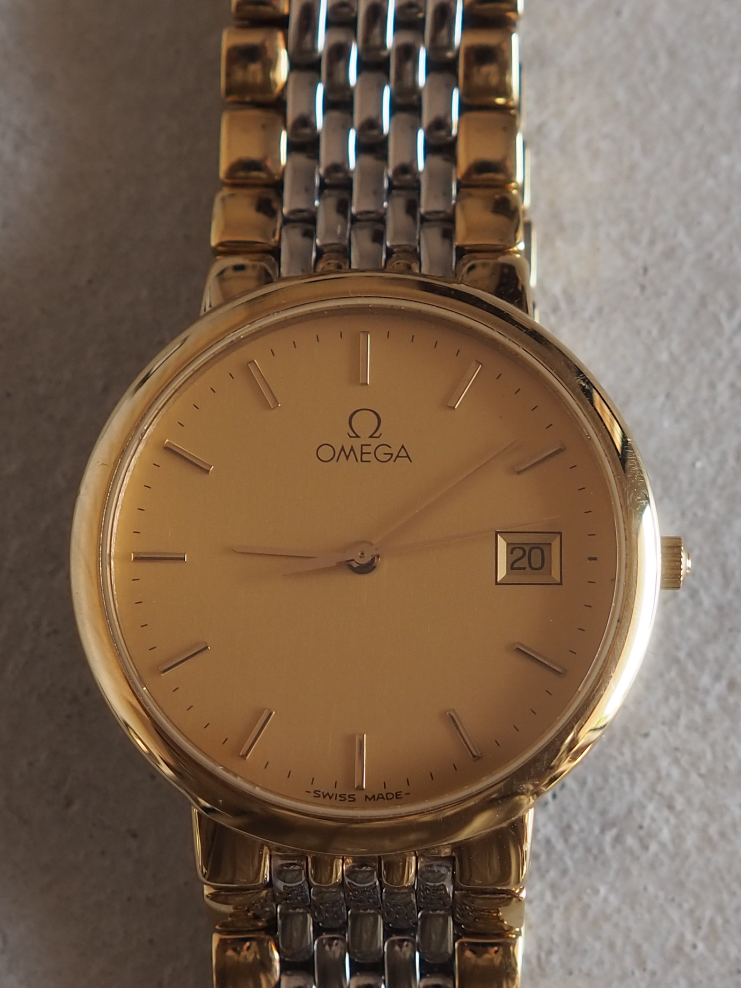 OMEGA DE VILLE Round Watch