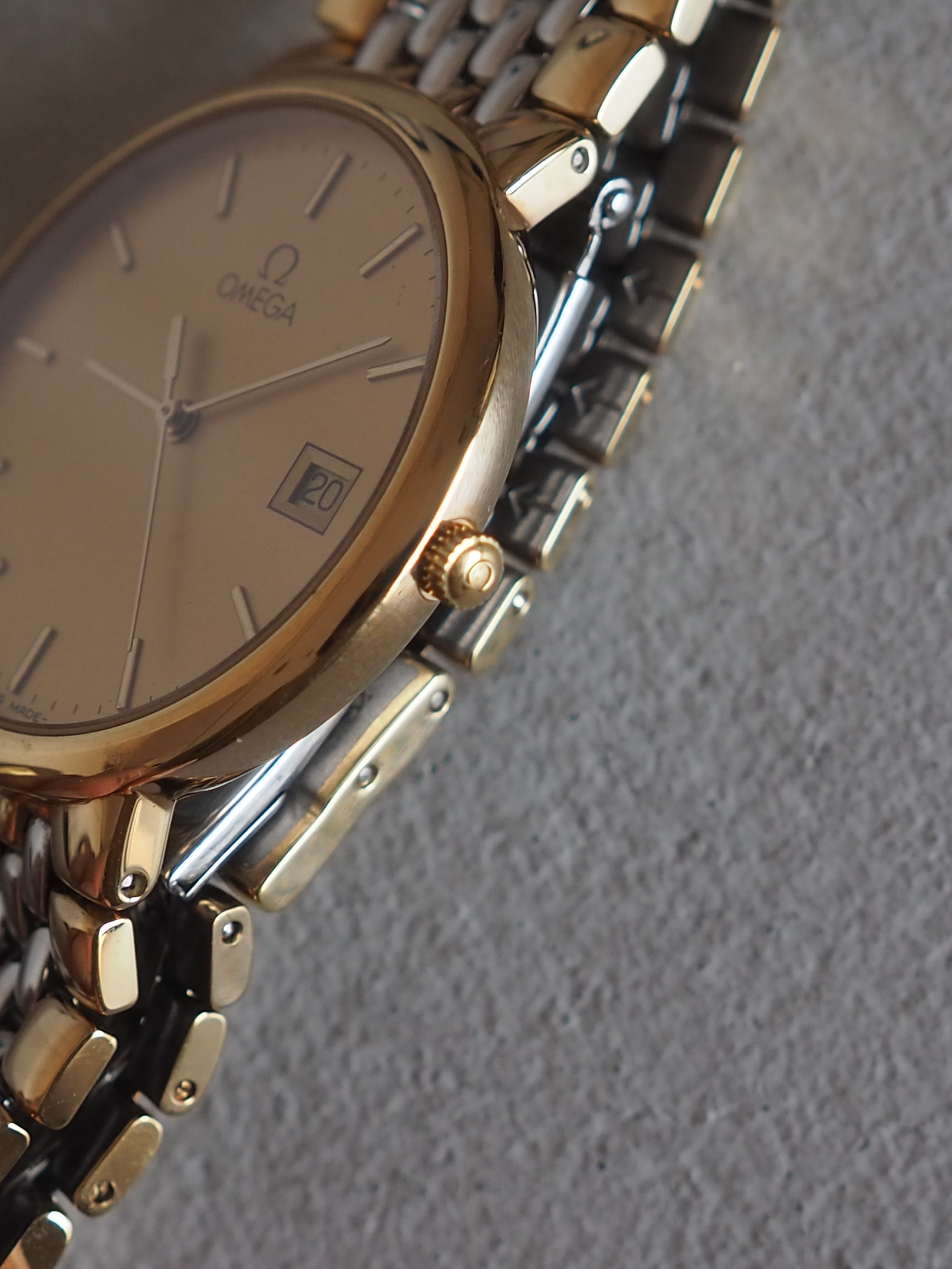 OMEGA DE VILLE Round Watch