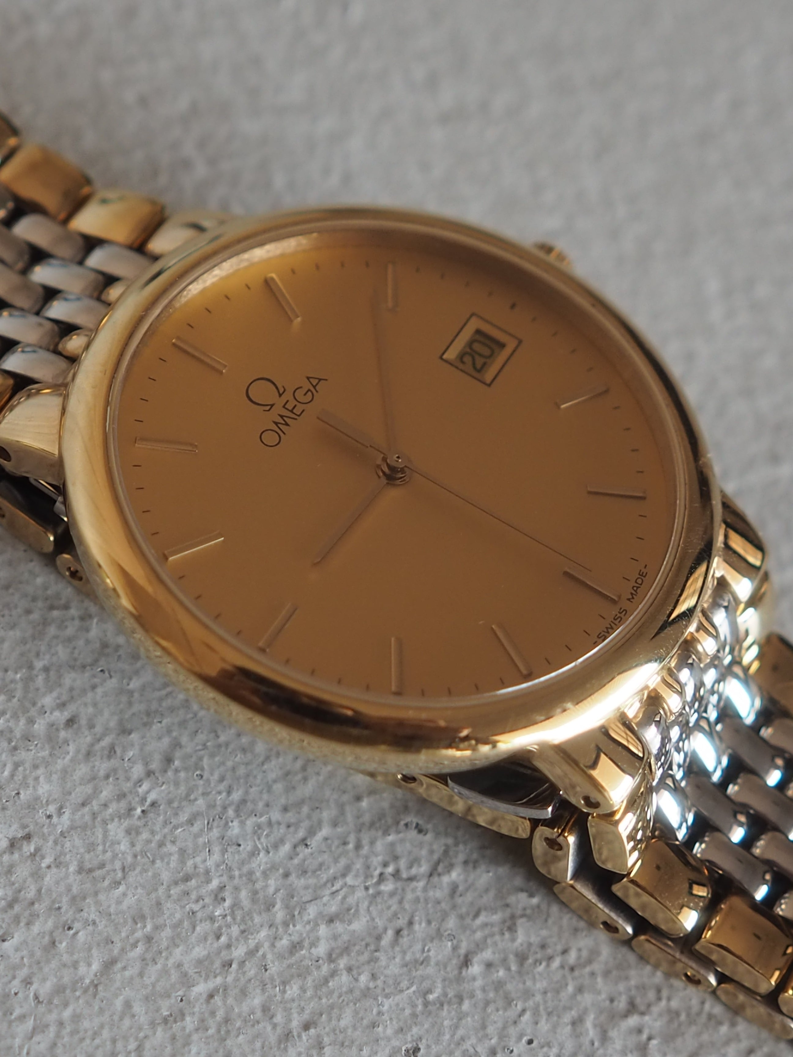 OMEGA DE VILLE Round Watch
