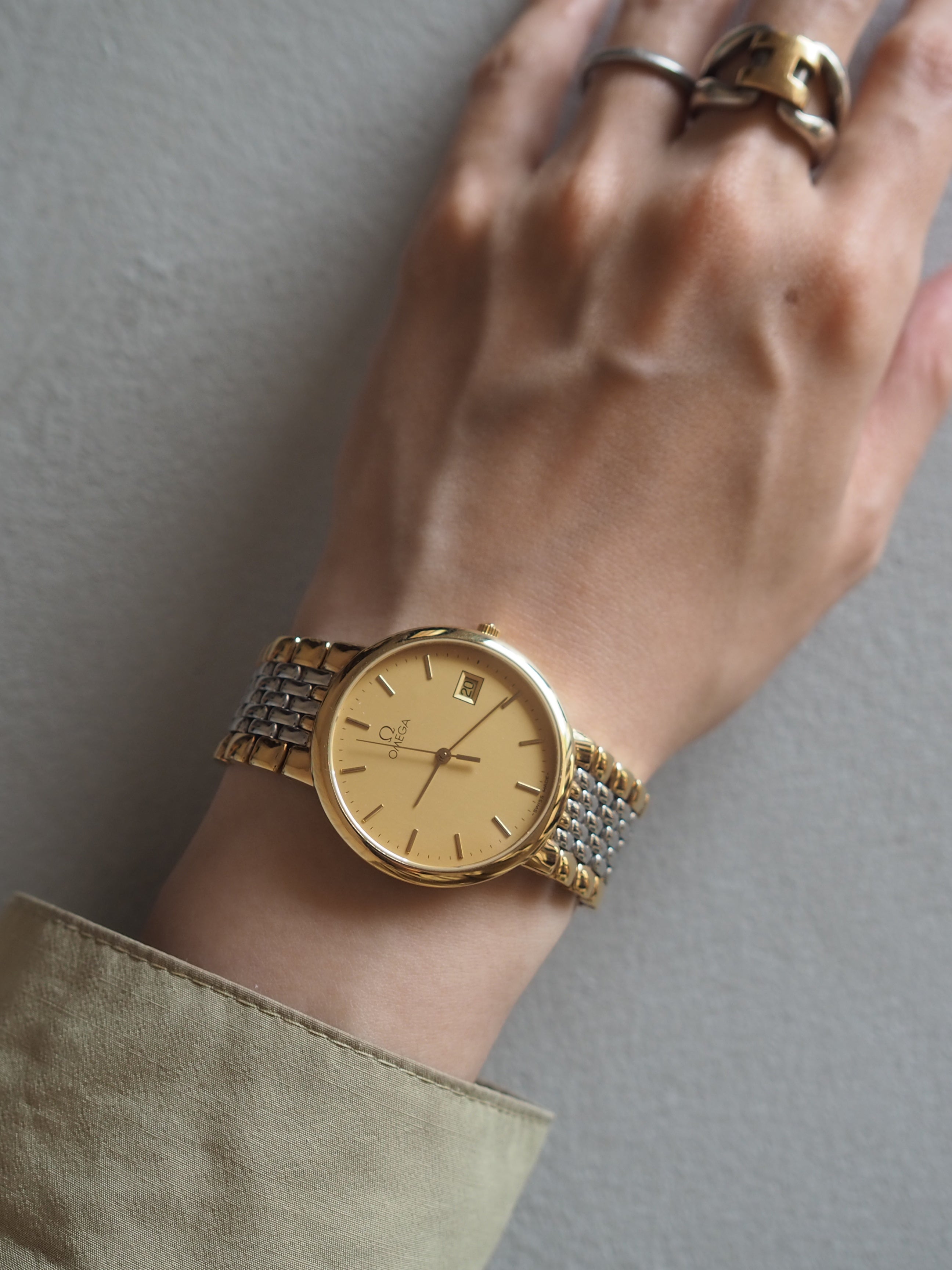 OMEGA DE VILLE Round Watch