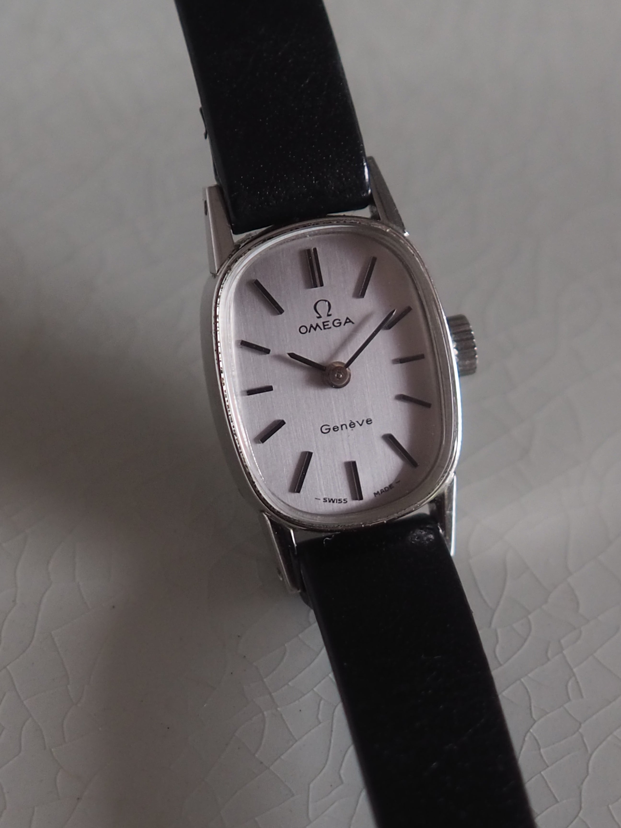OMEGA DE VILLE Oval Watch