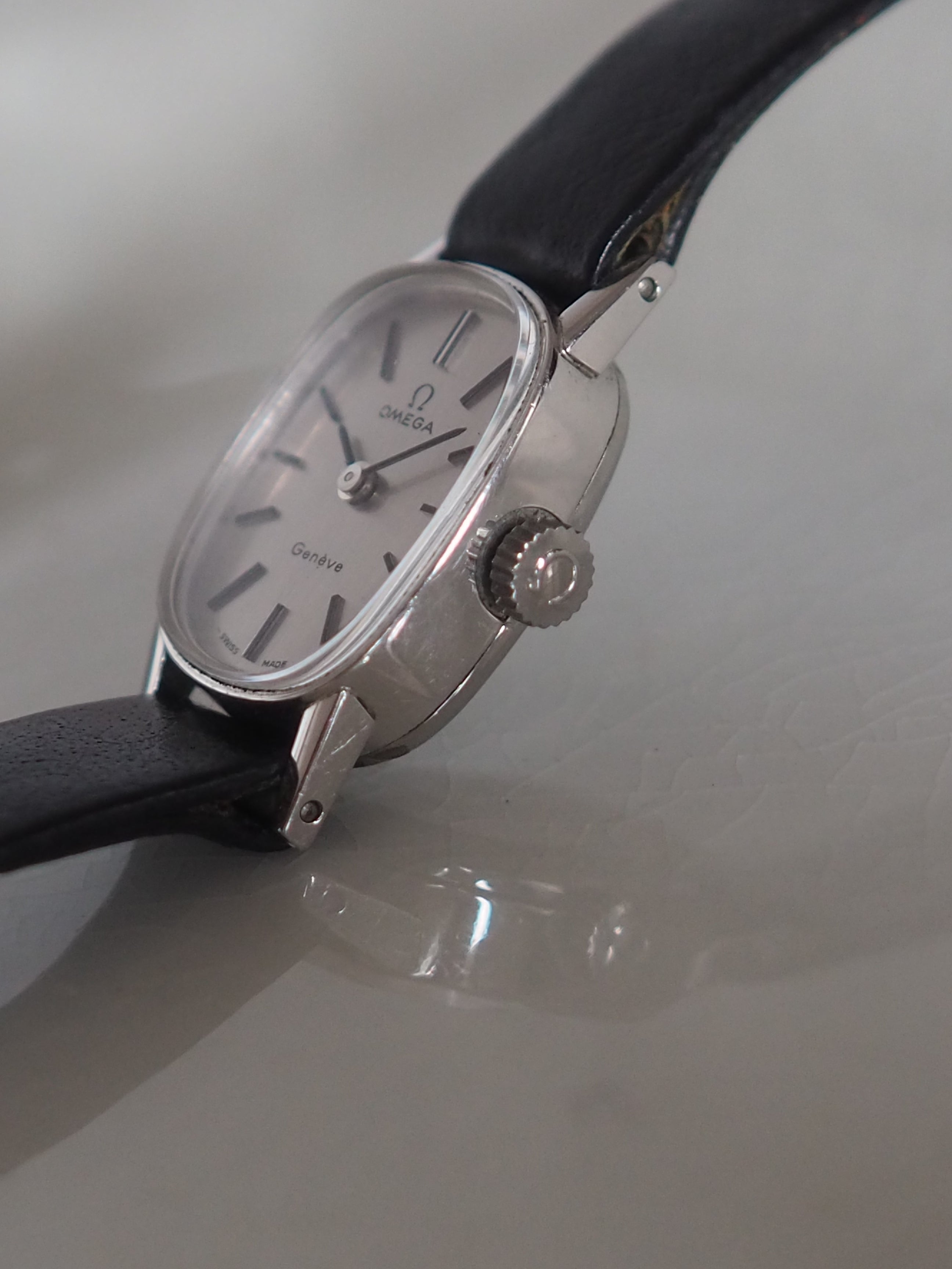OMEGA DE VILLE Oval Watch