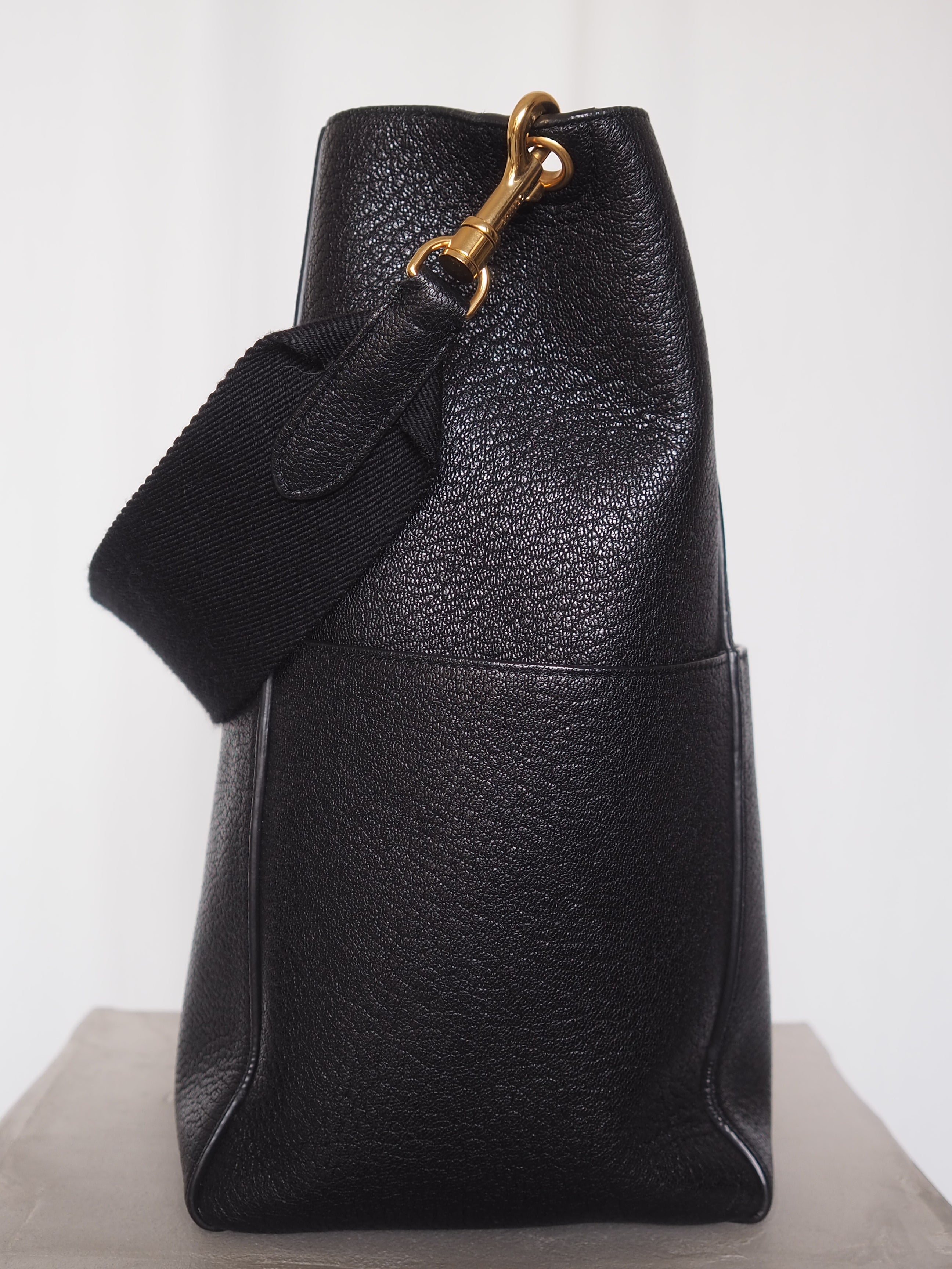 CÉLINE Sangle Medium Shoulder bag