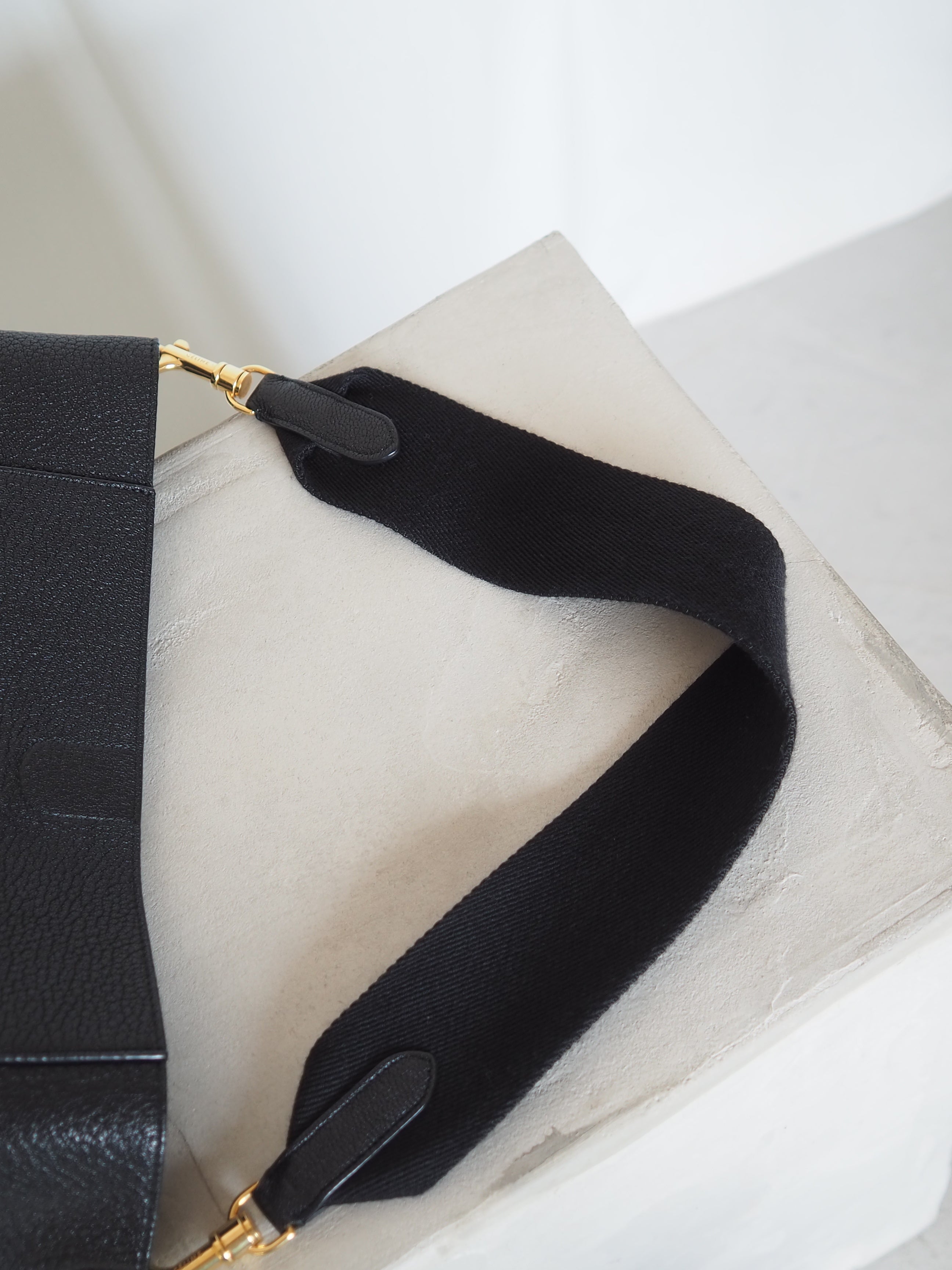 CÉLINE Sangle Medium Shoulder bag