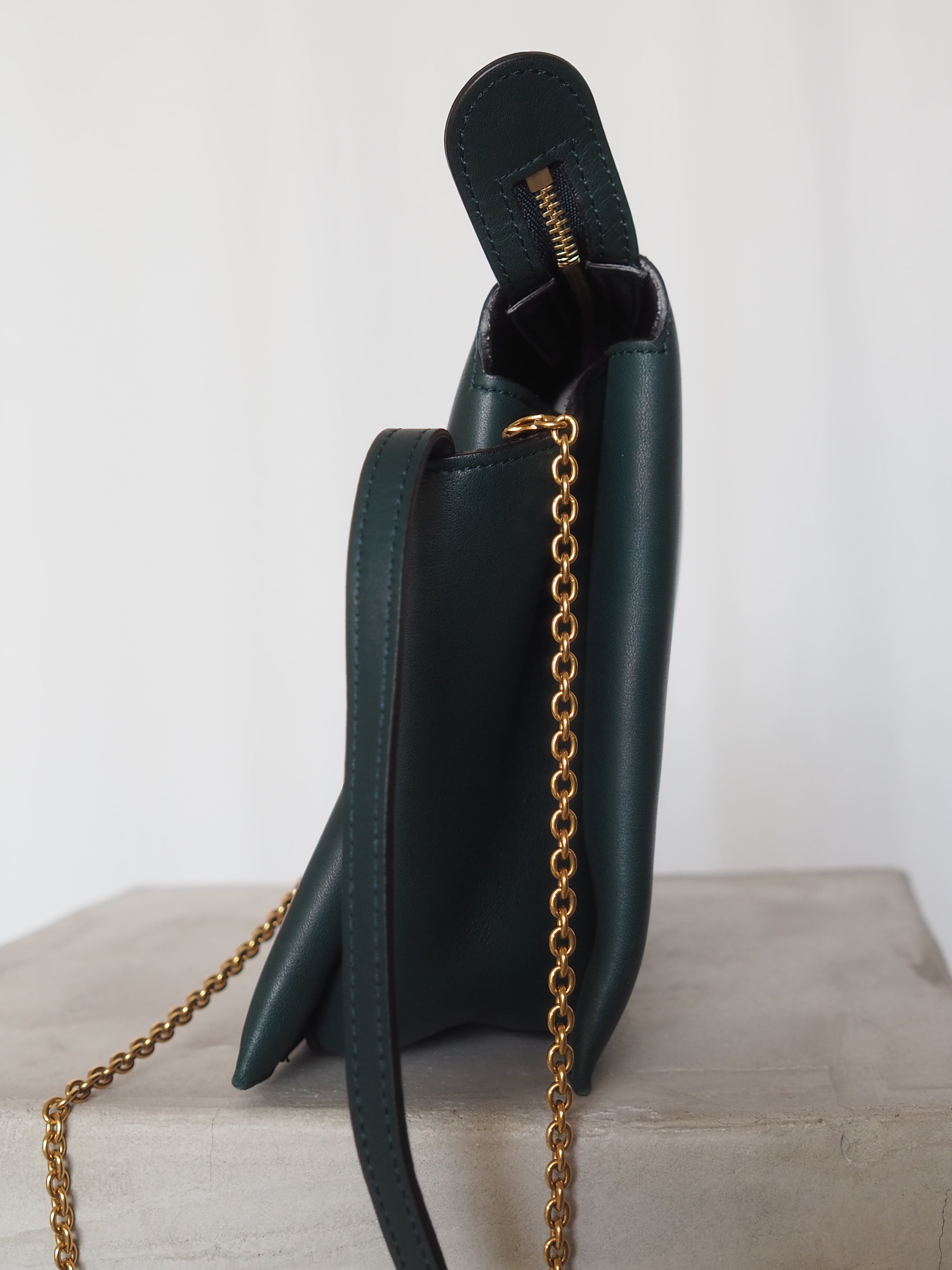 CÉLINE Tri-Fold Chain Shoulder Bag