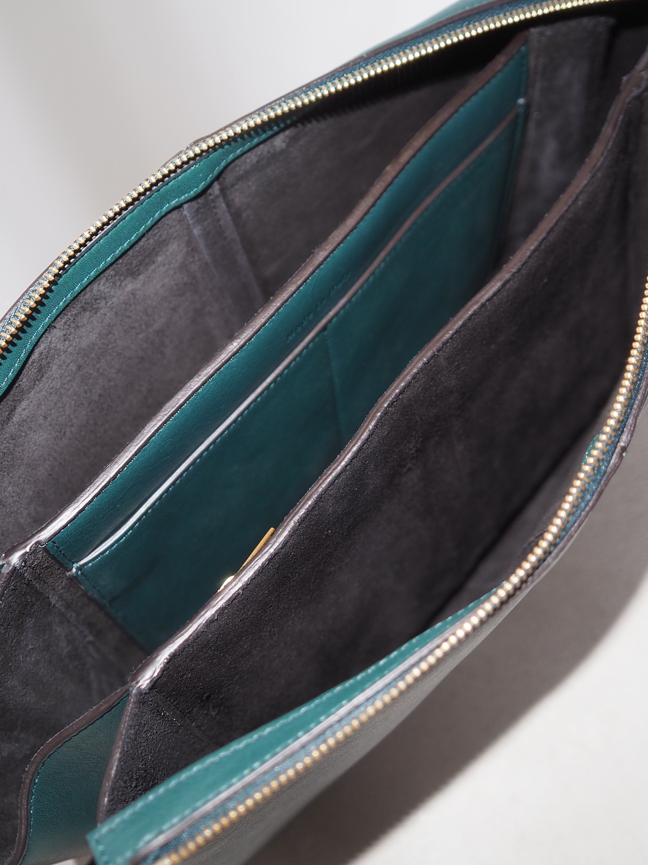 CÉLINE Tri-Fold Chain Shoulder Bag