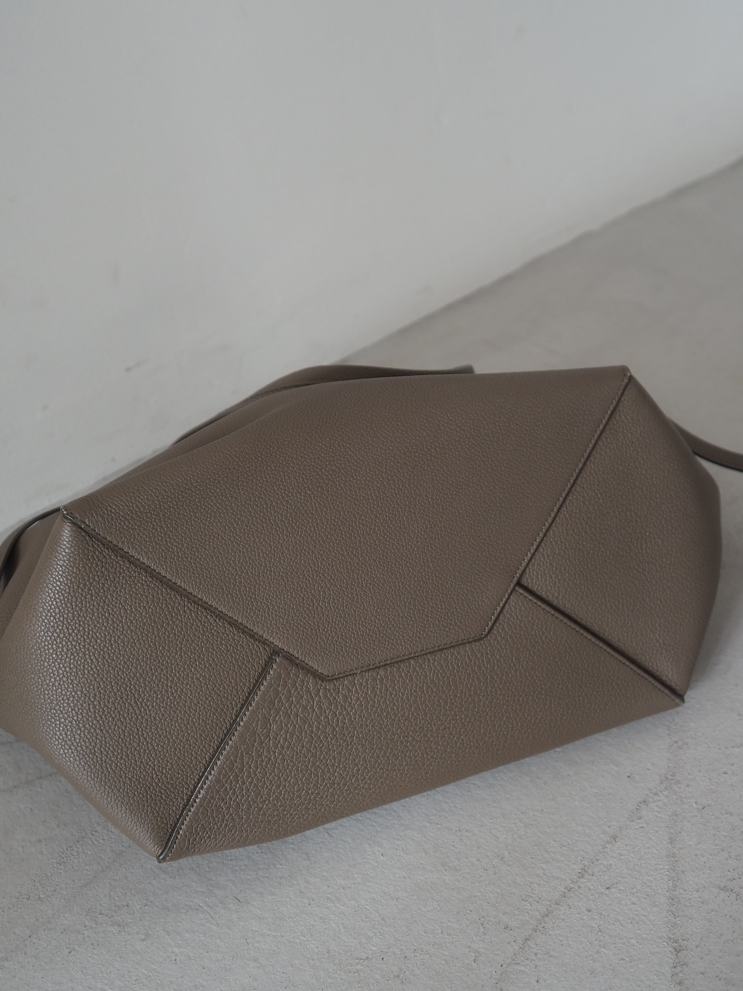 CÉLINE by Phoebe Philo Cabas Phantom Tote Bag