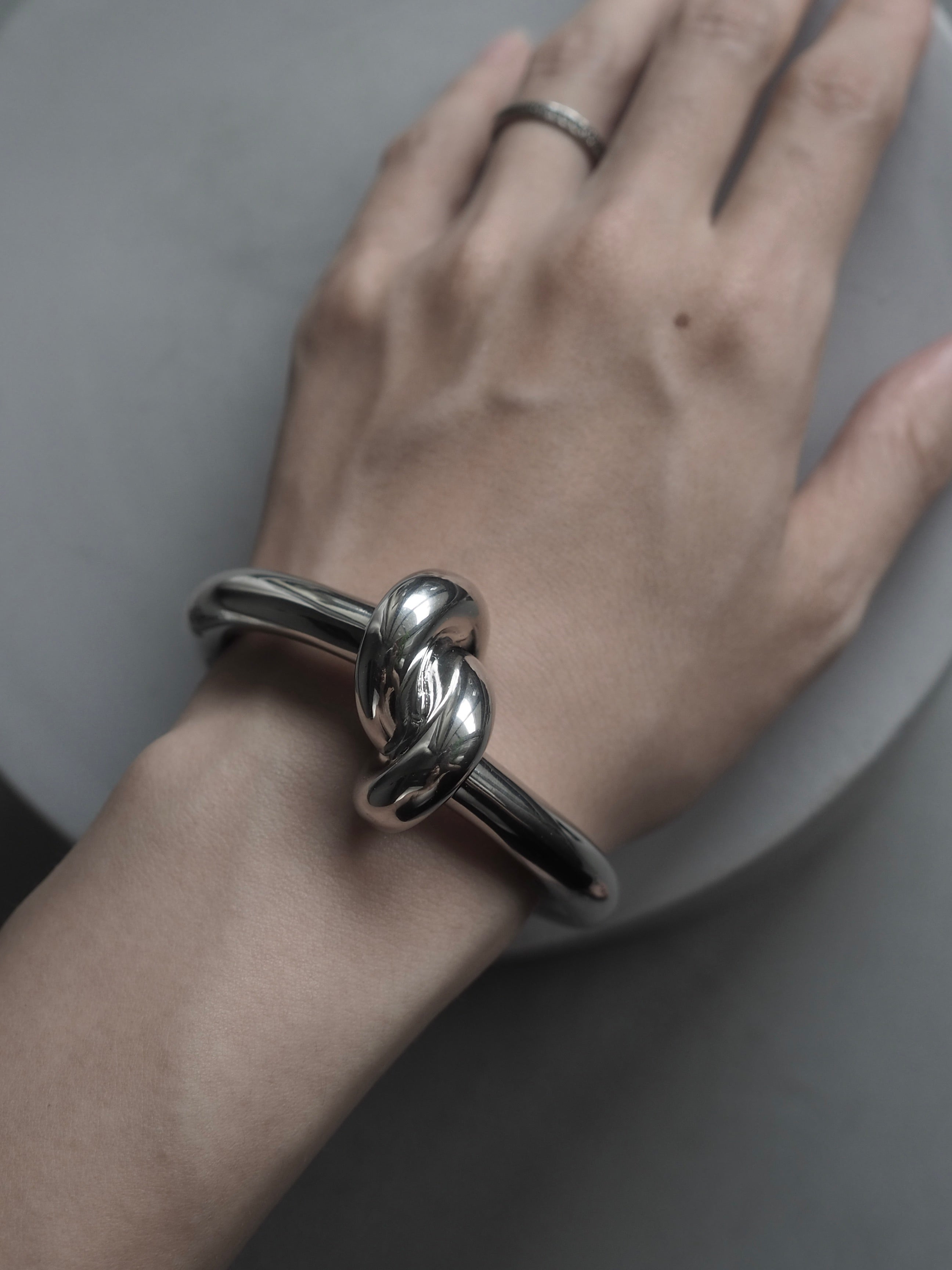 CÉLINE Knot Bangle Large