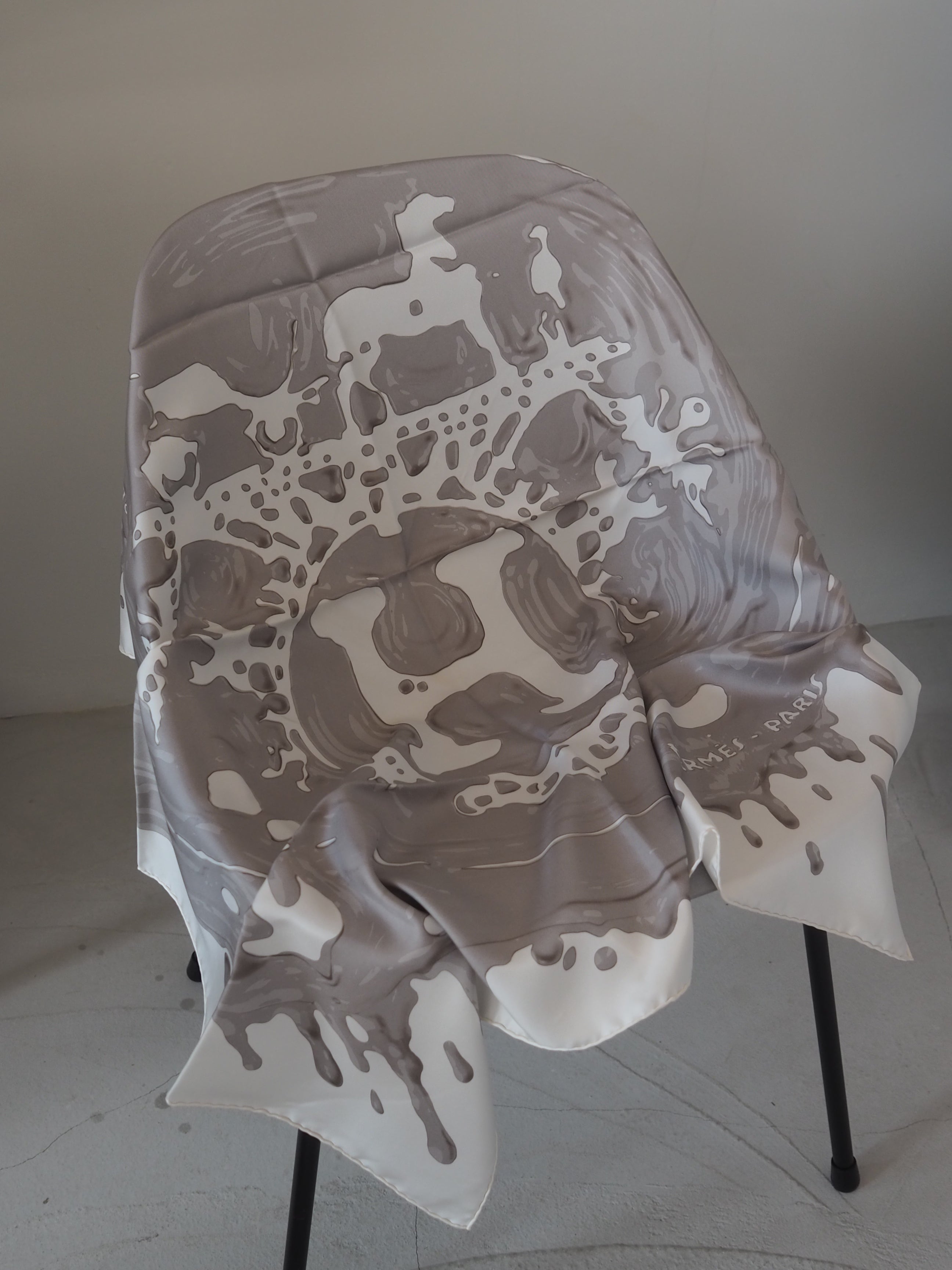 HERMES Scarf Care 90 " Peinture Fraiche "