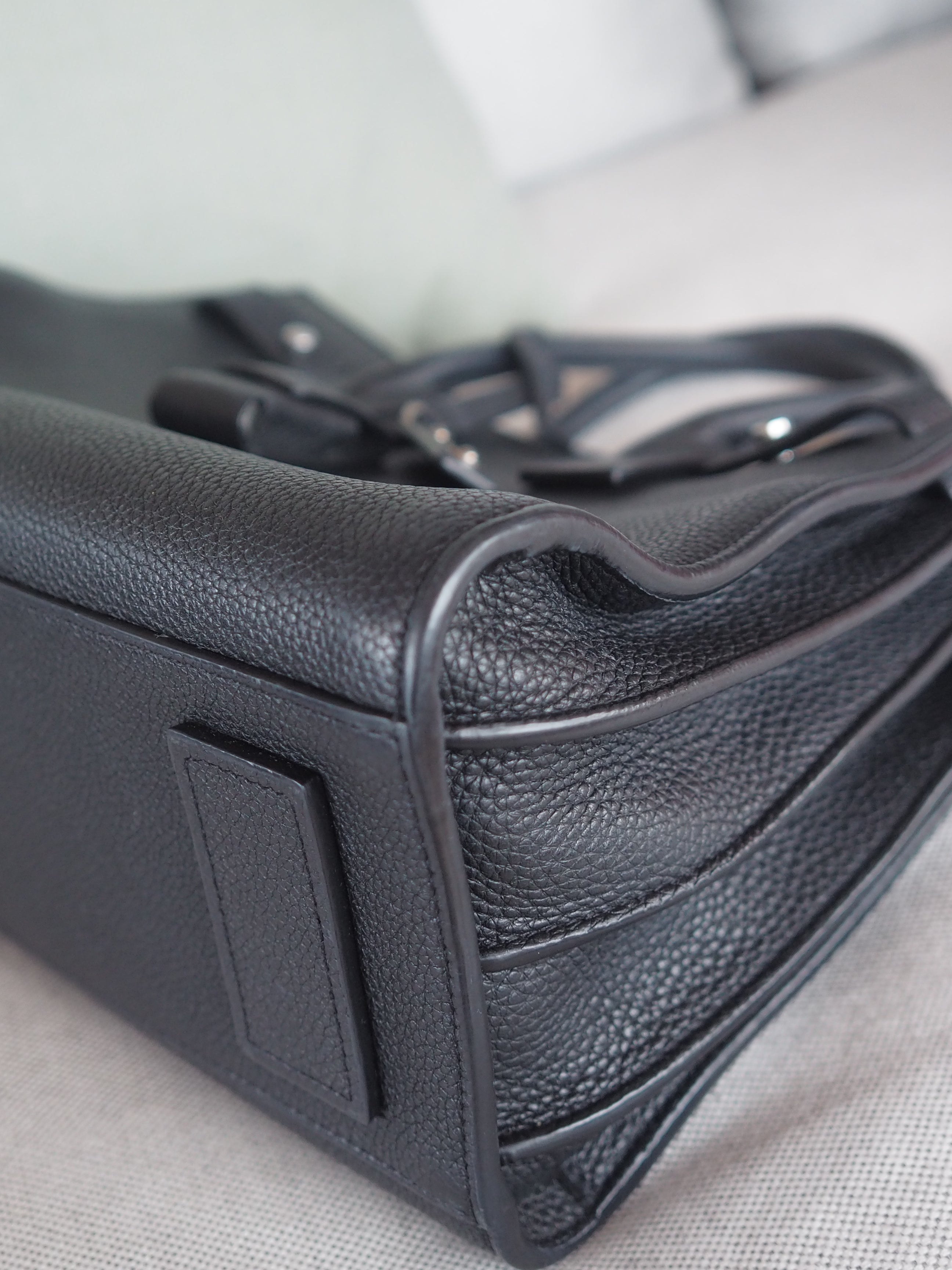 SAINT LAURENT BABY SAC DE JOUR Hand Bag