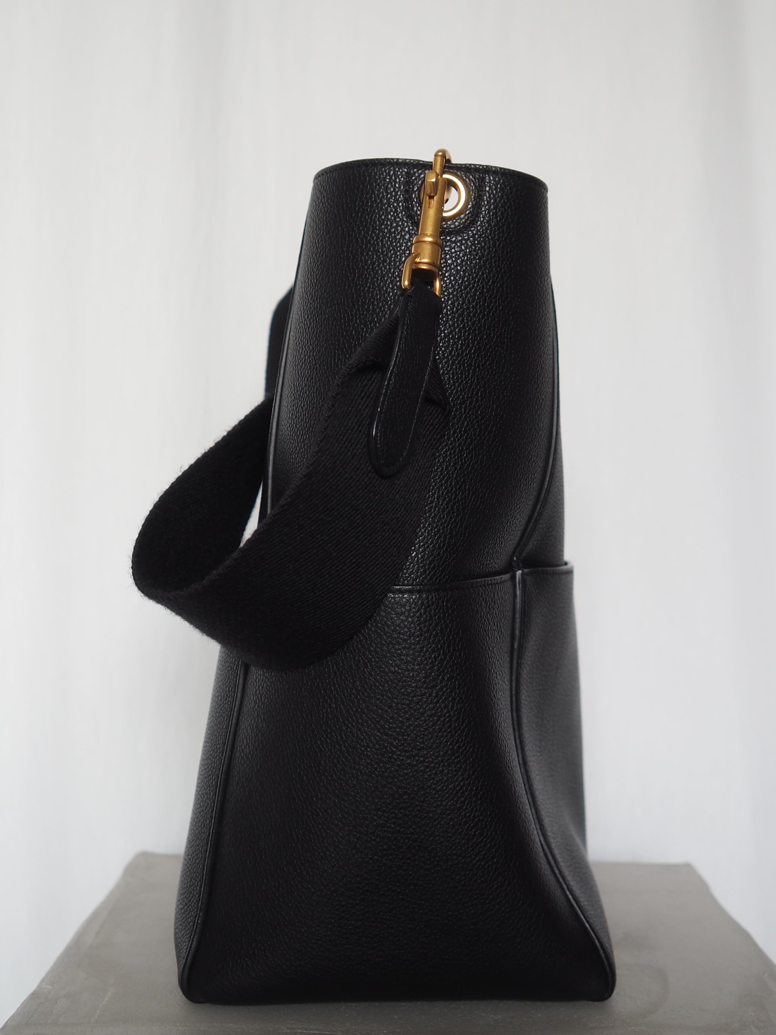 CELINE Seau Sangle Medium Bag