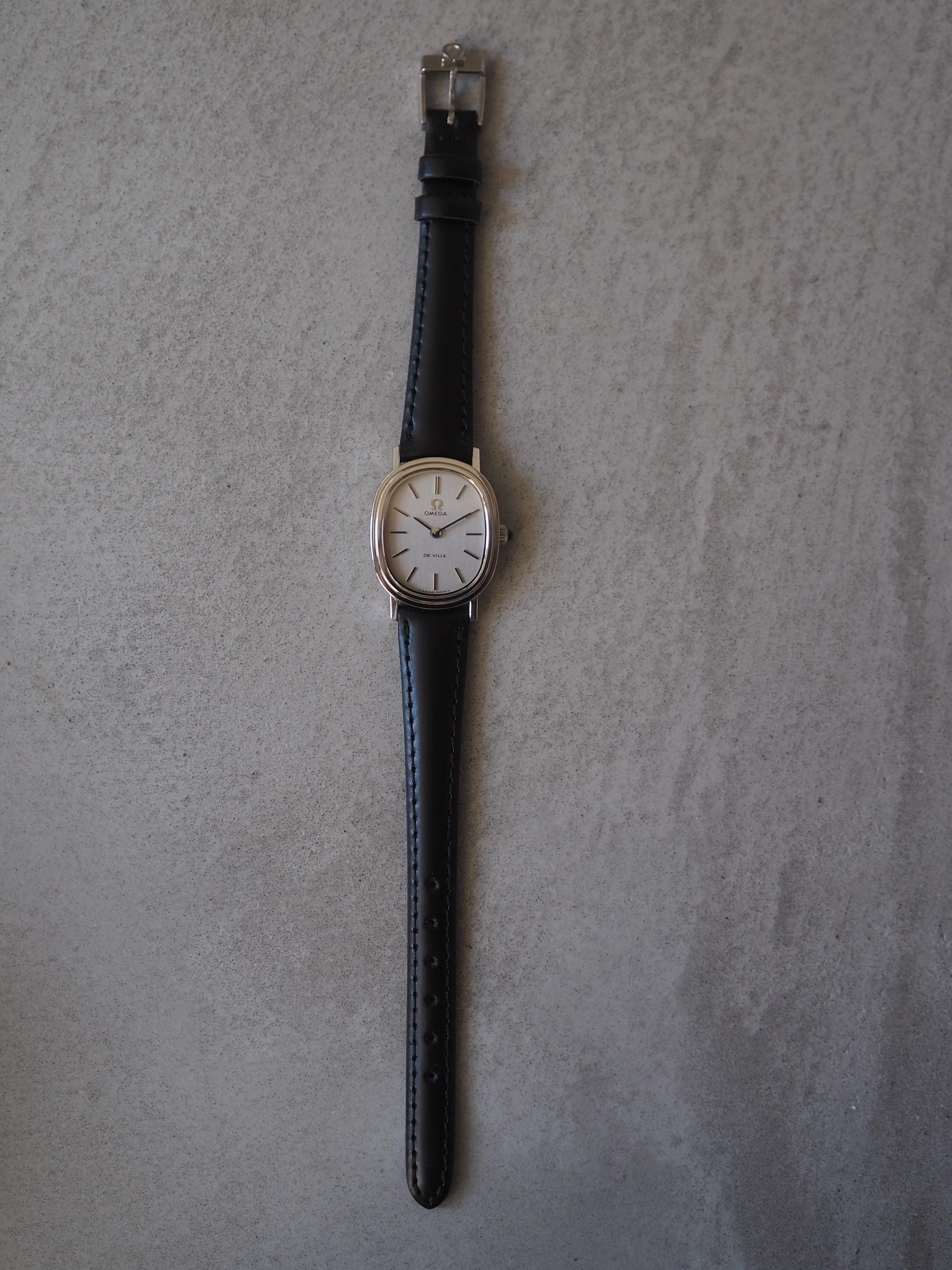 OMEGA DE VILLE Oval Watch