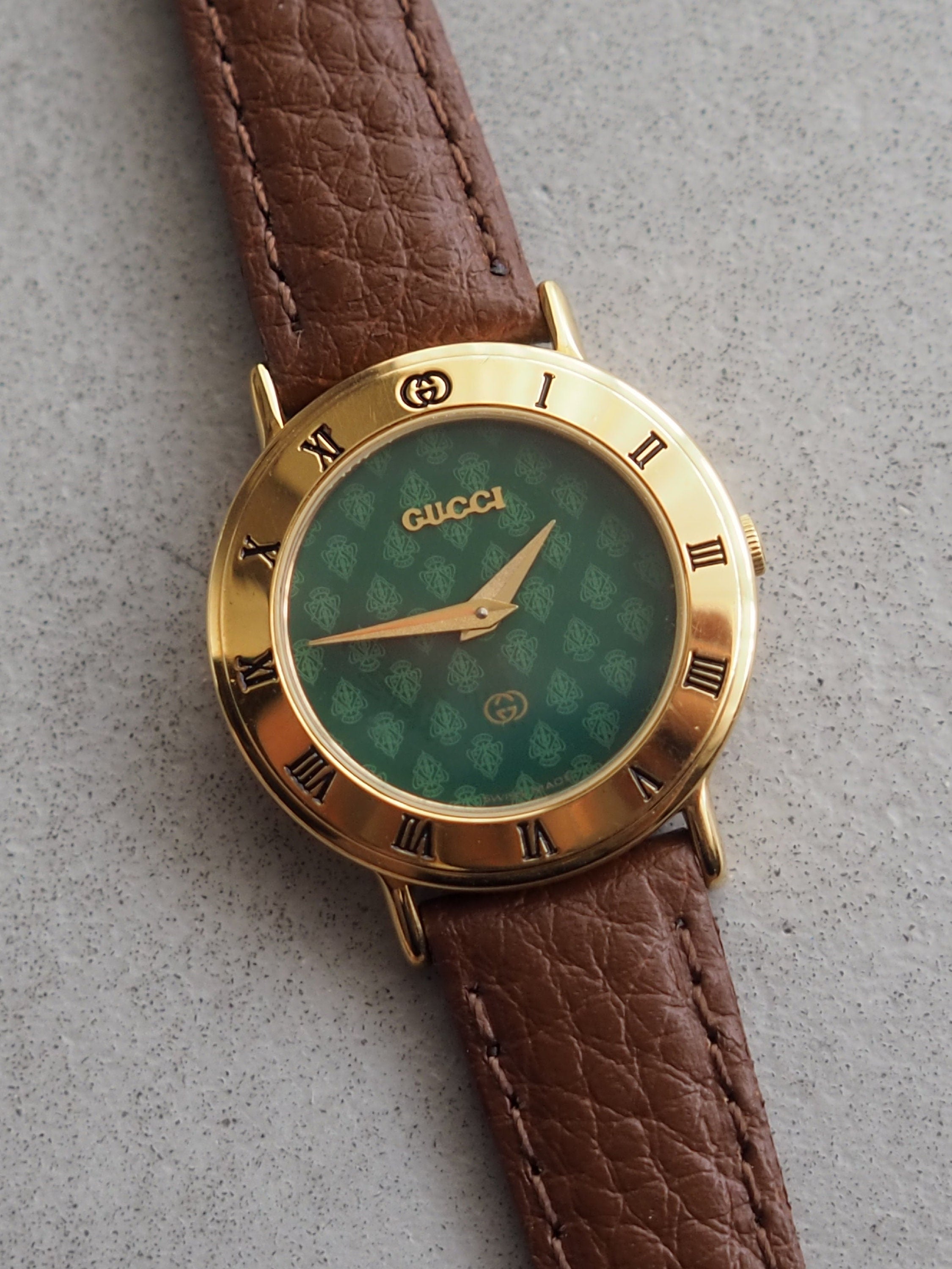 GUCCI GG Round Watch Wristwatch Gold Metal Green Brown Leather Vintage Authentic