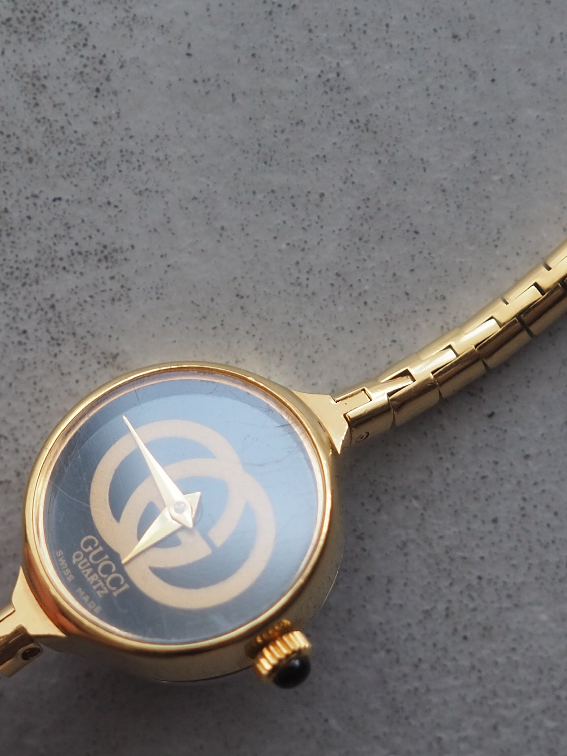 GUCCI GG Chain Watch Wristwatch Gold Black Metal Vintage Authentic