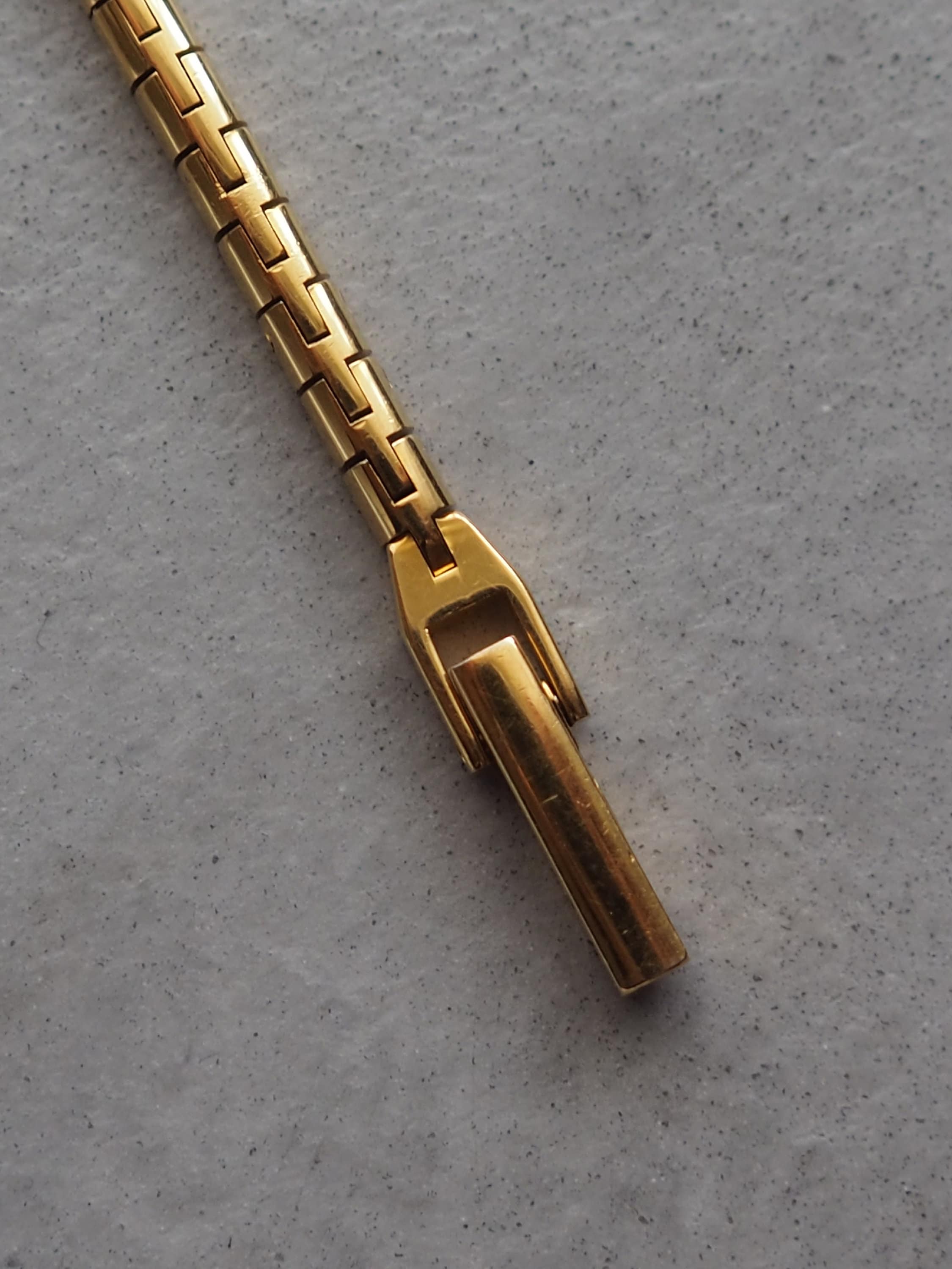 GUCCI GG Chain Watch Wristwatch Gold Black Metal Vintage Authentic