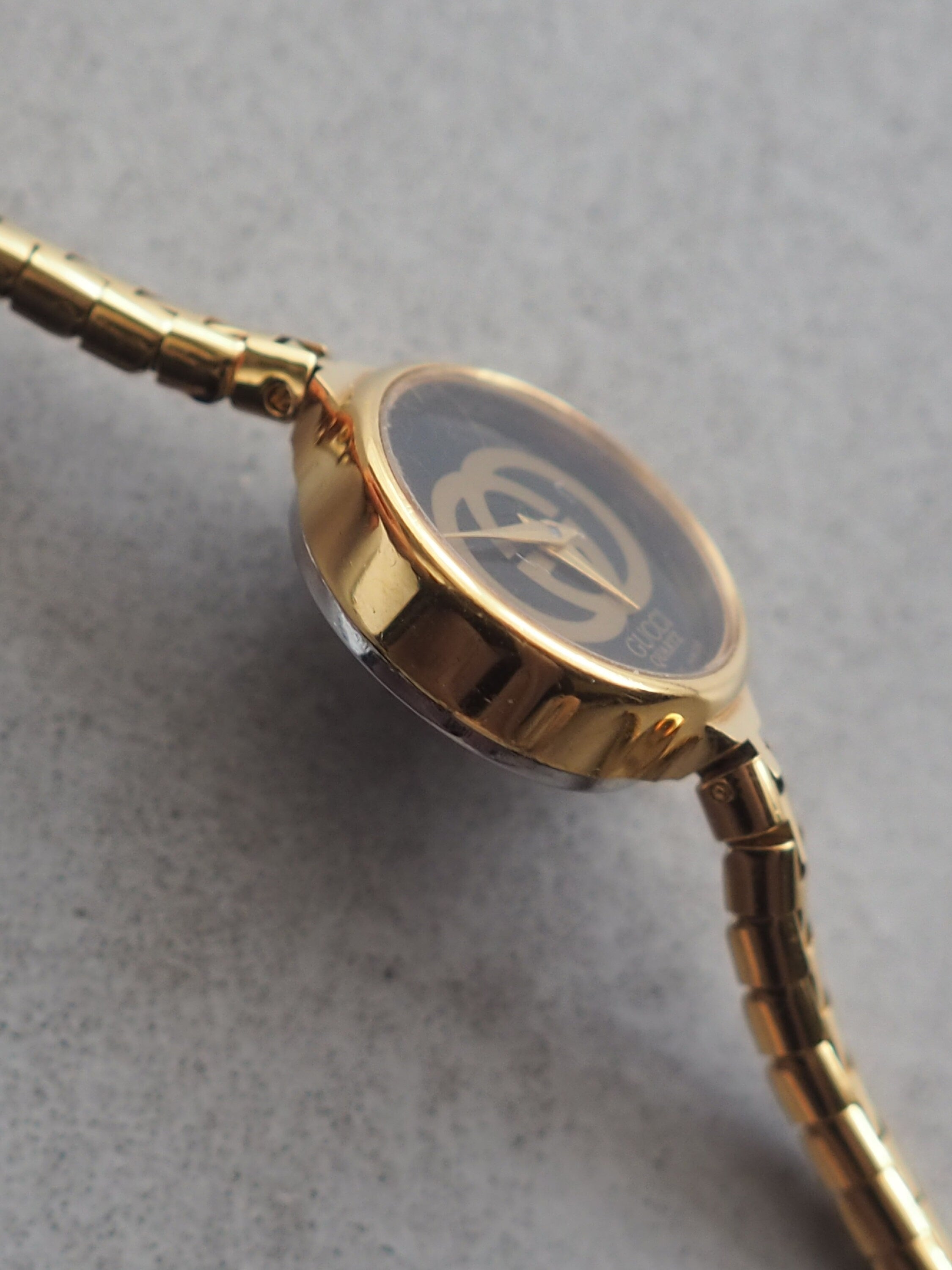 GUCCI GG Chain Watch Wristwatch Gold Black Metal Vintage Authentic