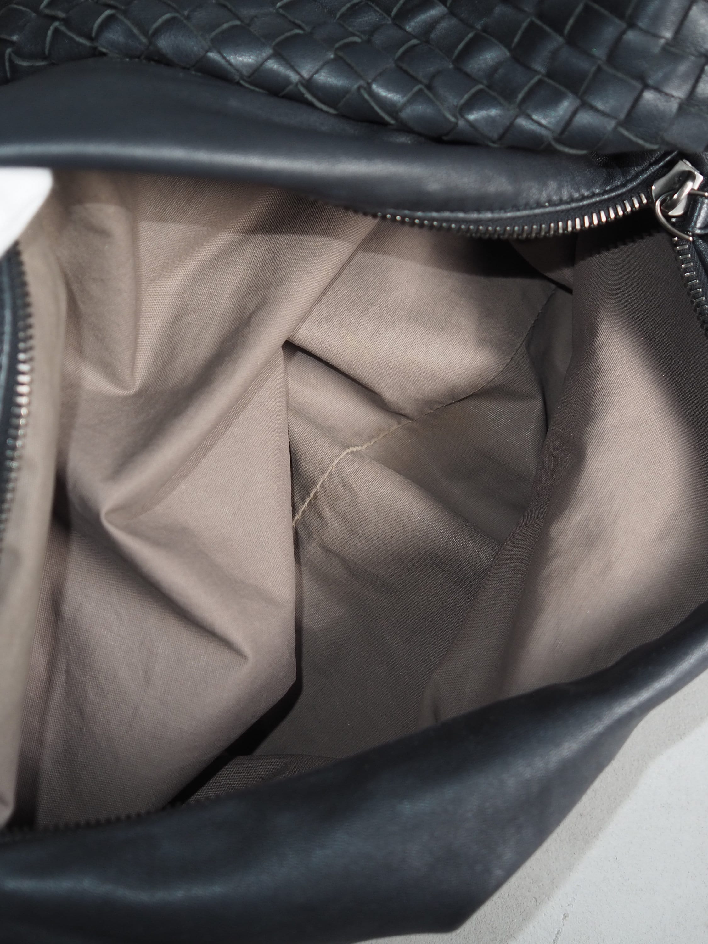 BOTTEGA VENETA Intrechart Shoulder bag Black Leather Unisex Vintage Authentic