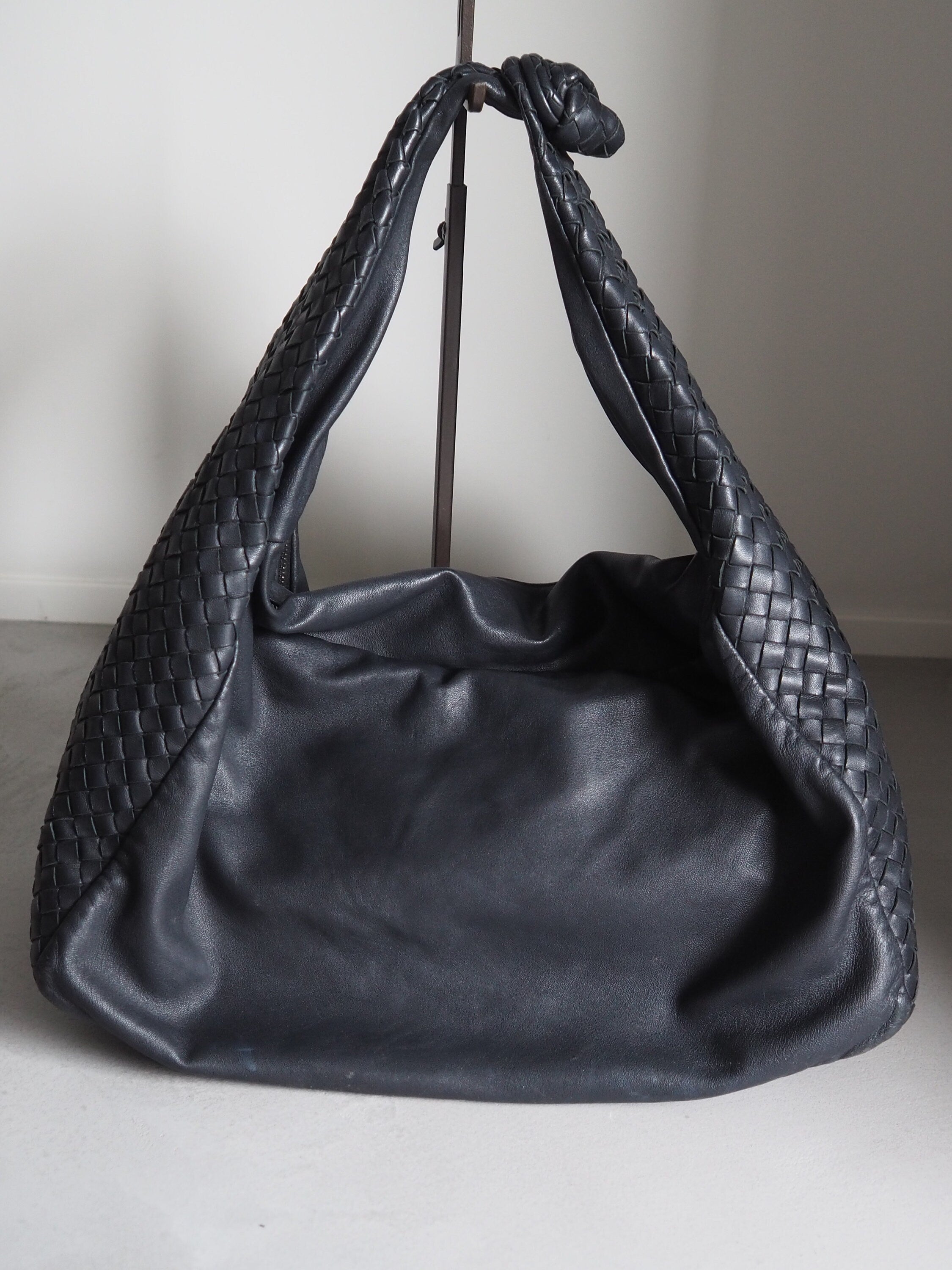 BOTTEGA VENETA Intrechart Shoulder bag Black Leather Unisex Vintage Authentic