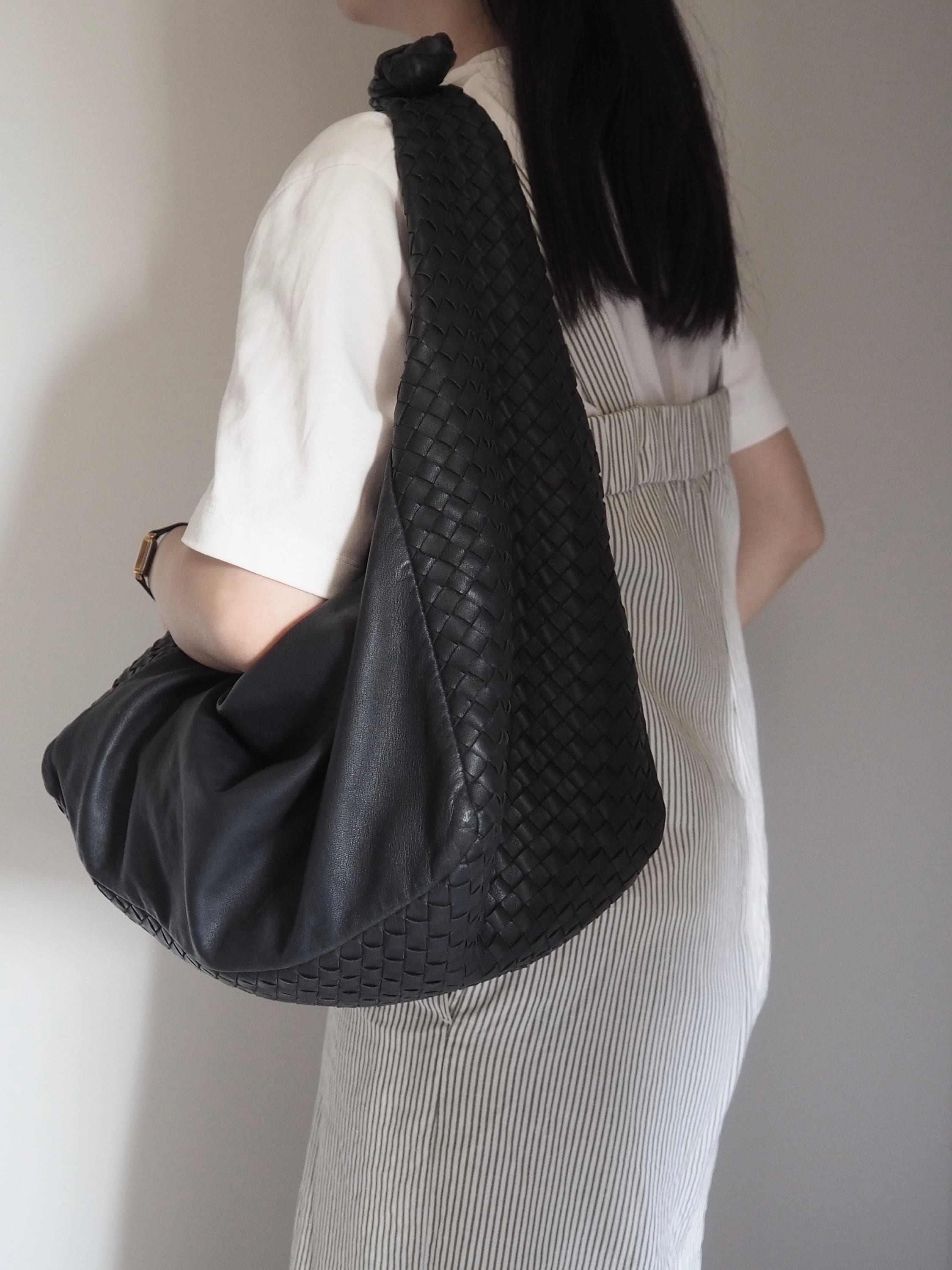 BOTTEGA VENETA Intrechart Shoulder bag Black Leather Unisex Vintage Authentic